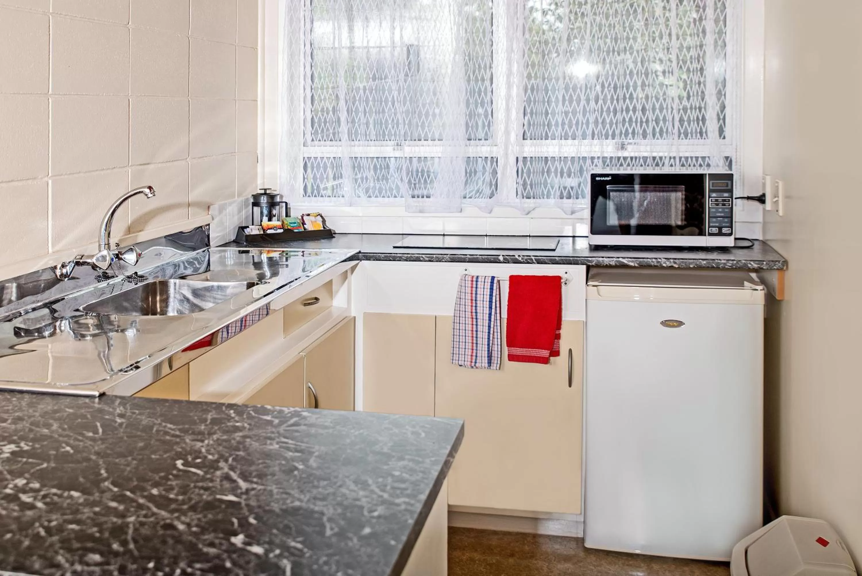 Kitchen or kitchenette in Tourist Court Motel