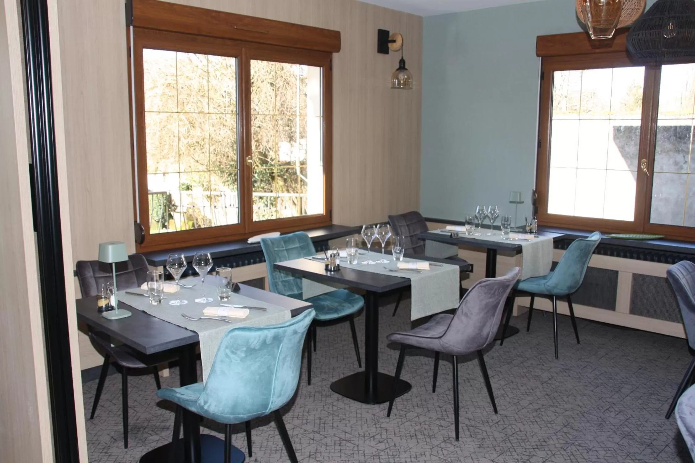 Restaurant/places to eat in Logis Hôtel- Restaurant La Renaissance