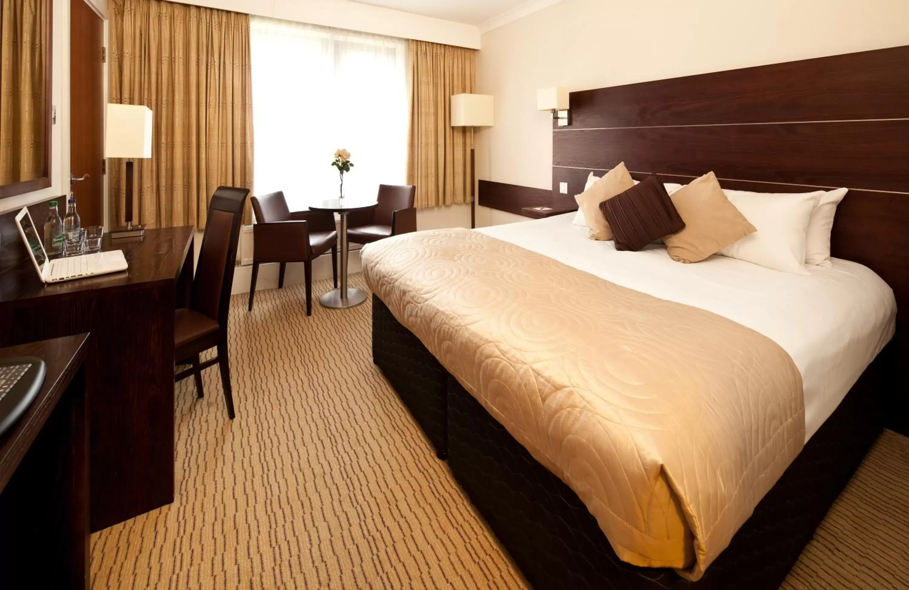 Photo of the whole room, Bed in Mercure Bradford, Bankfield Hotel