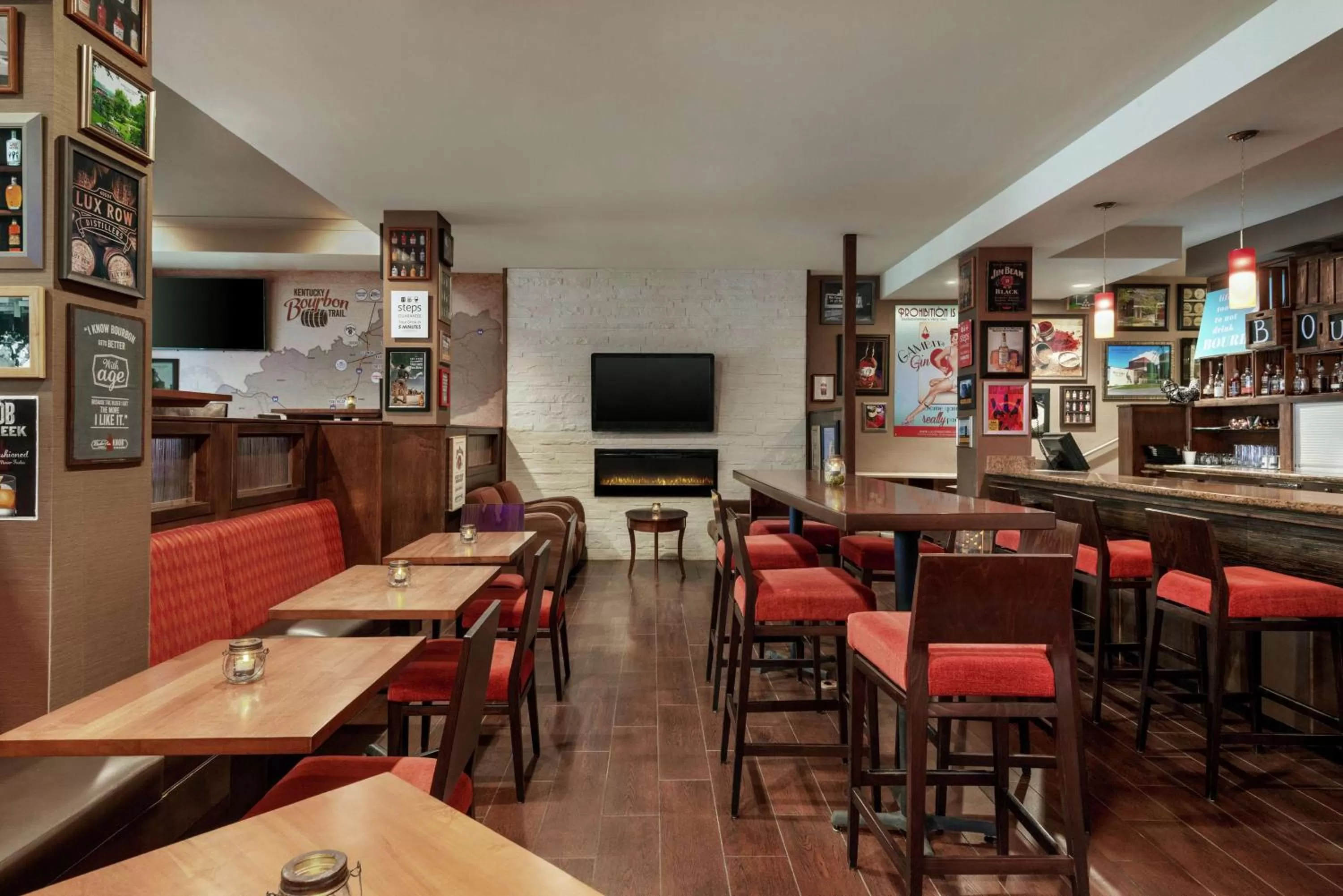 Lounge or bar in Hilton Garden Inn Saskatoon Downtown