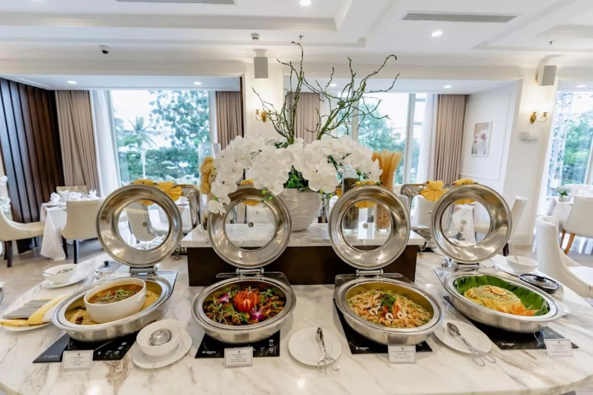 Restaurant/places to eat in MerPerle Beach Hotel