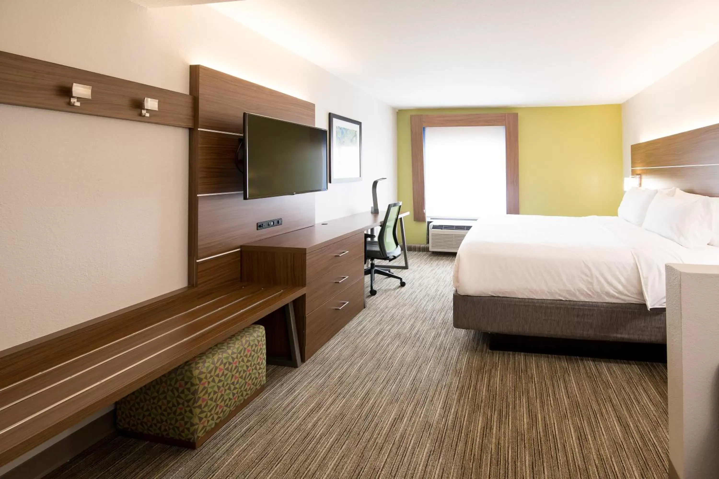 Photo of the whole room in Holiday Inn Express Atlanta-Stone Mountain, an IHG Hotel