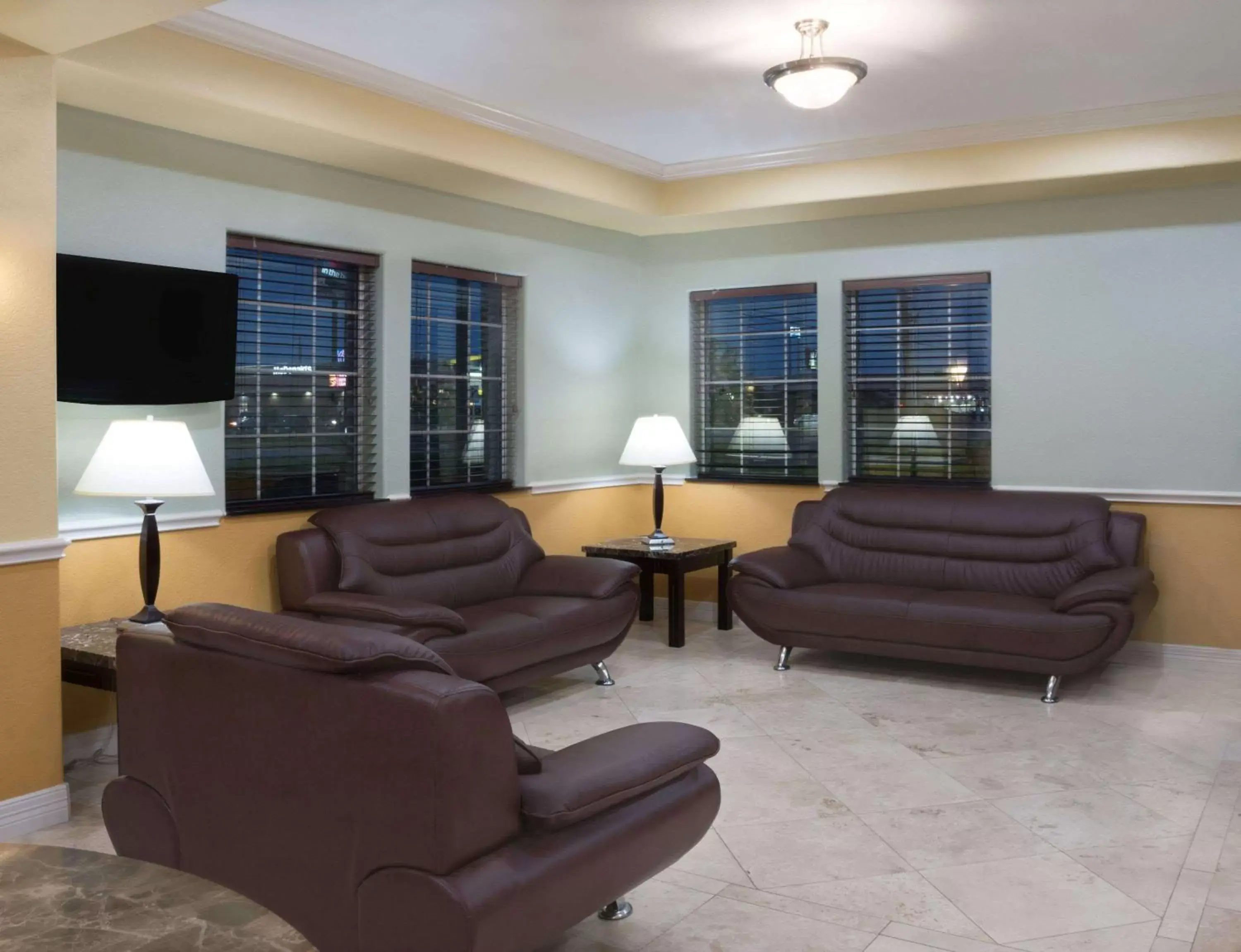 Lobby or reception, Seating Area in Super 8 by Wyndham Rosenberg TX