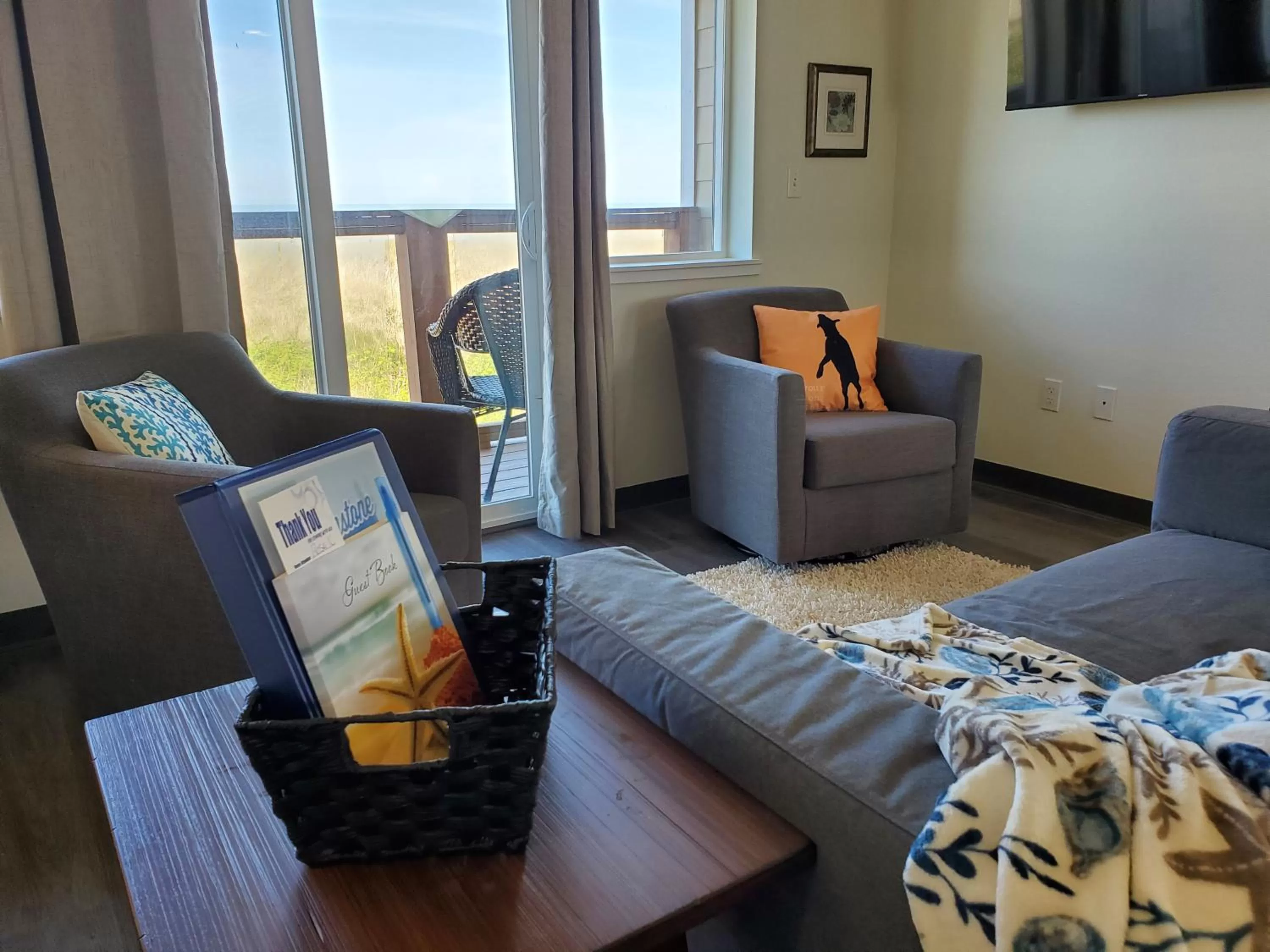 Natural landscape, Seating Area in Moonstone Beach Motel