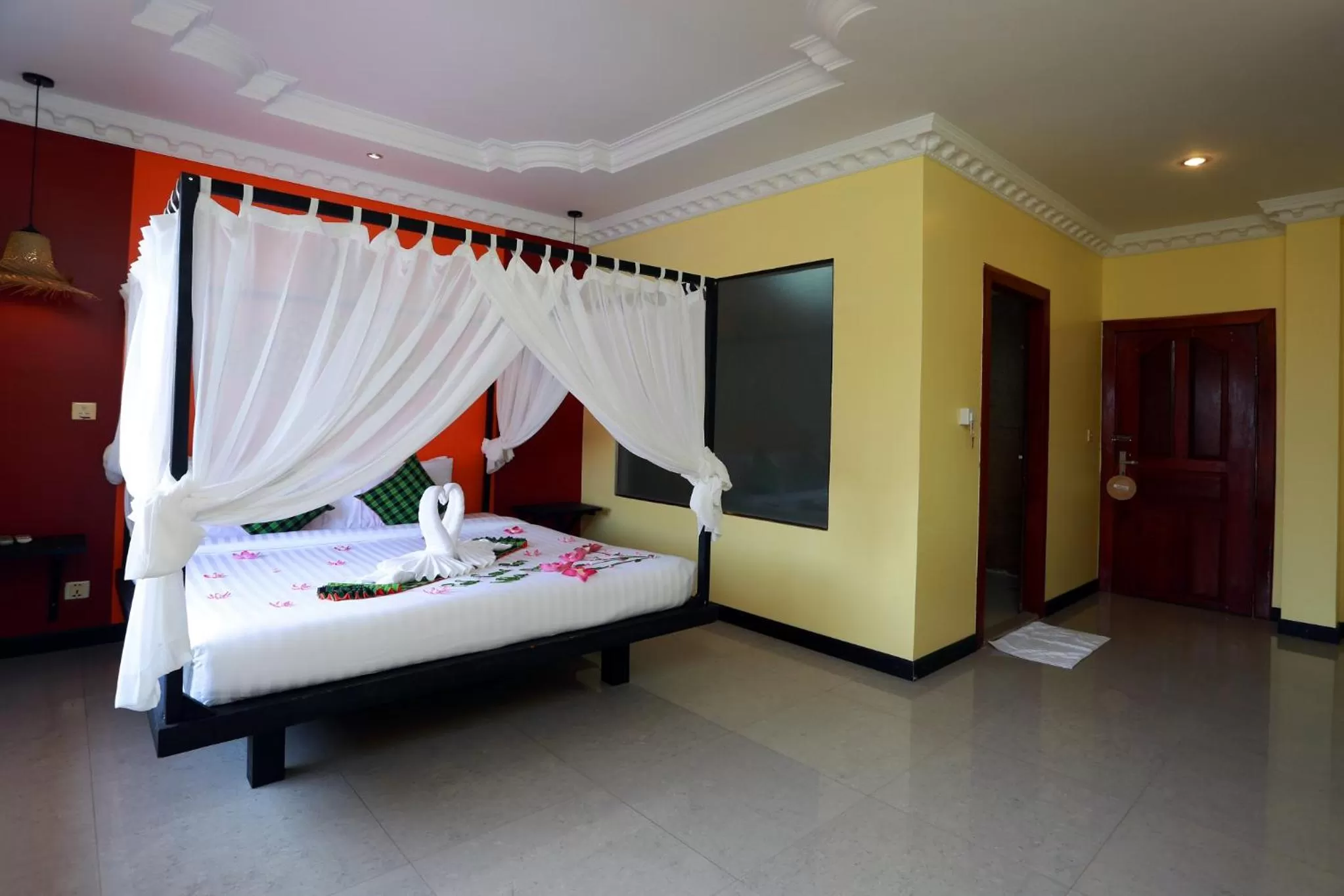 Deluxe Double Room with Balcony and Pool View @ Free Pickup - single occupancy in Central Privilege Hotel