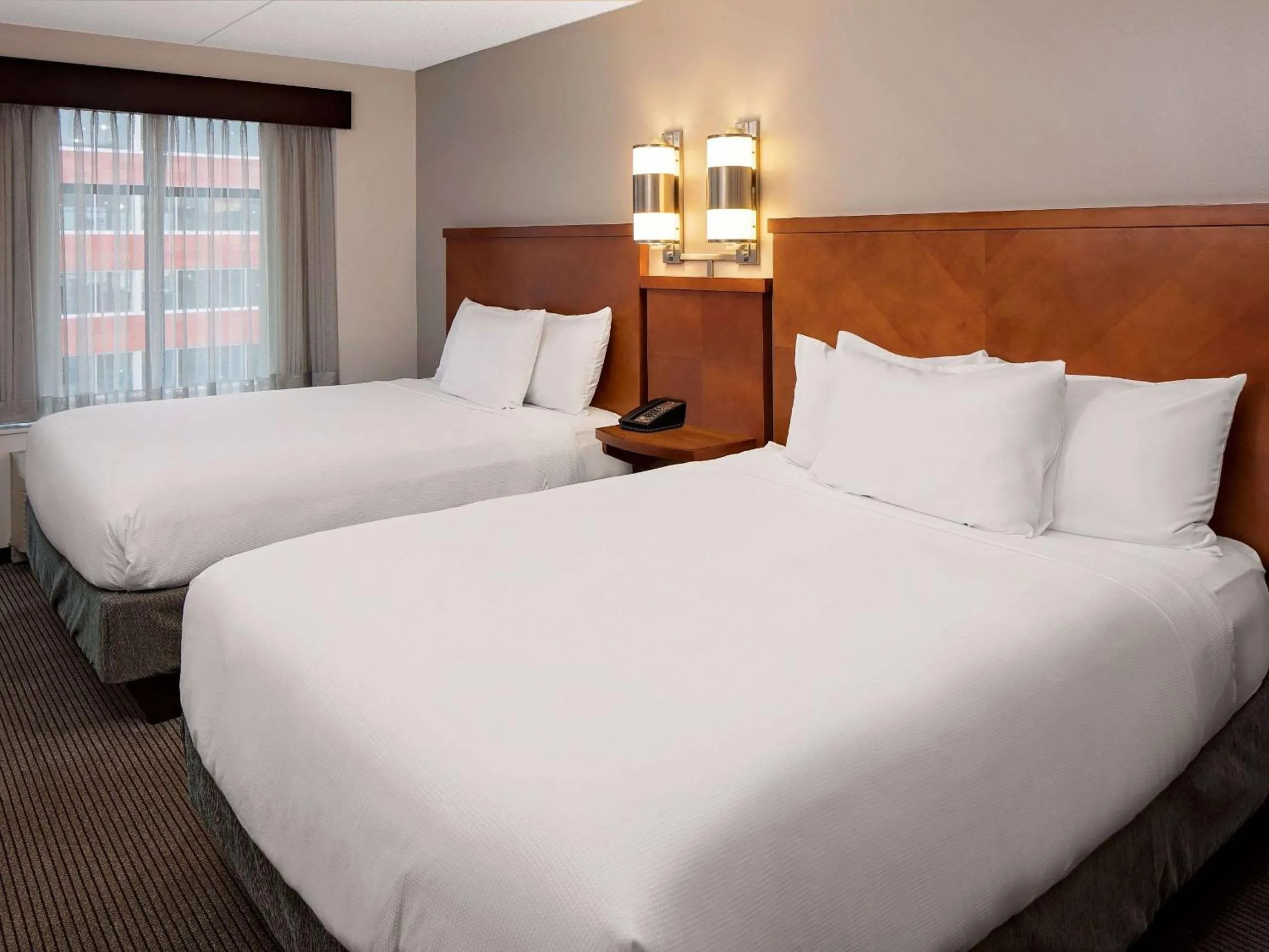 Queen Room with Two Queen Beds, Sofa Bed and Accessible Tub in Hyatt Place Pittsburgh North Shore