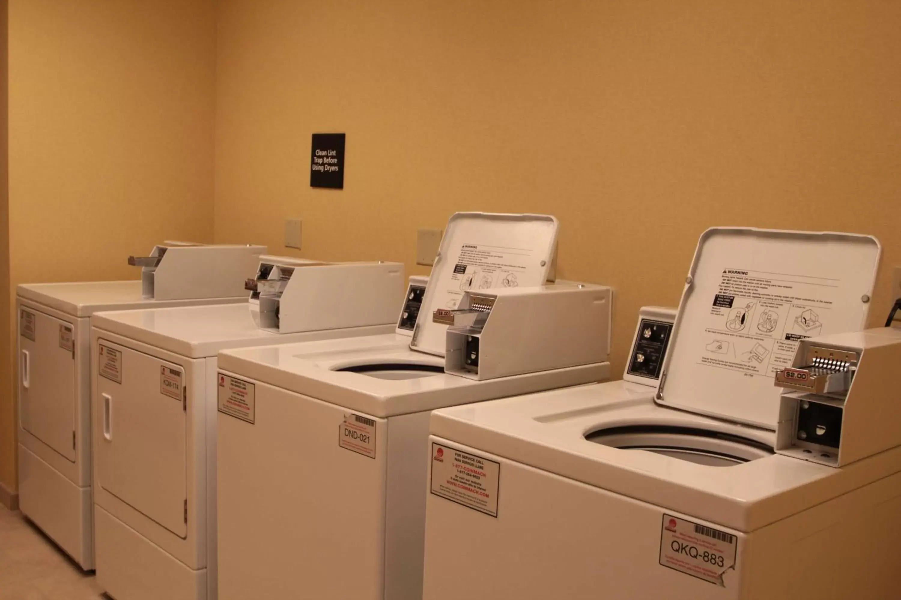 Property building in Hampton Inn Hampton-Newport News Property building in Hampton Inn Hampton-Newport News