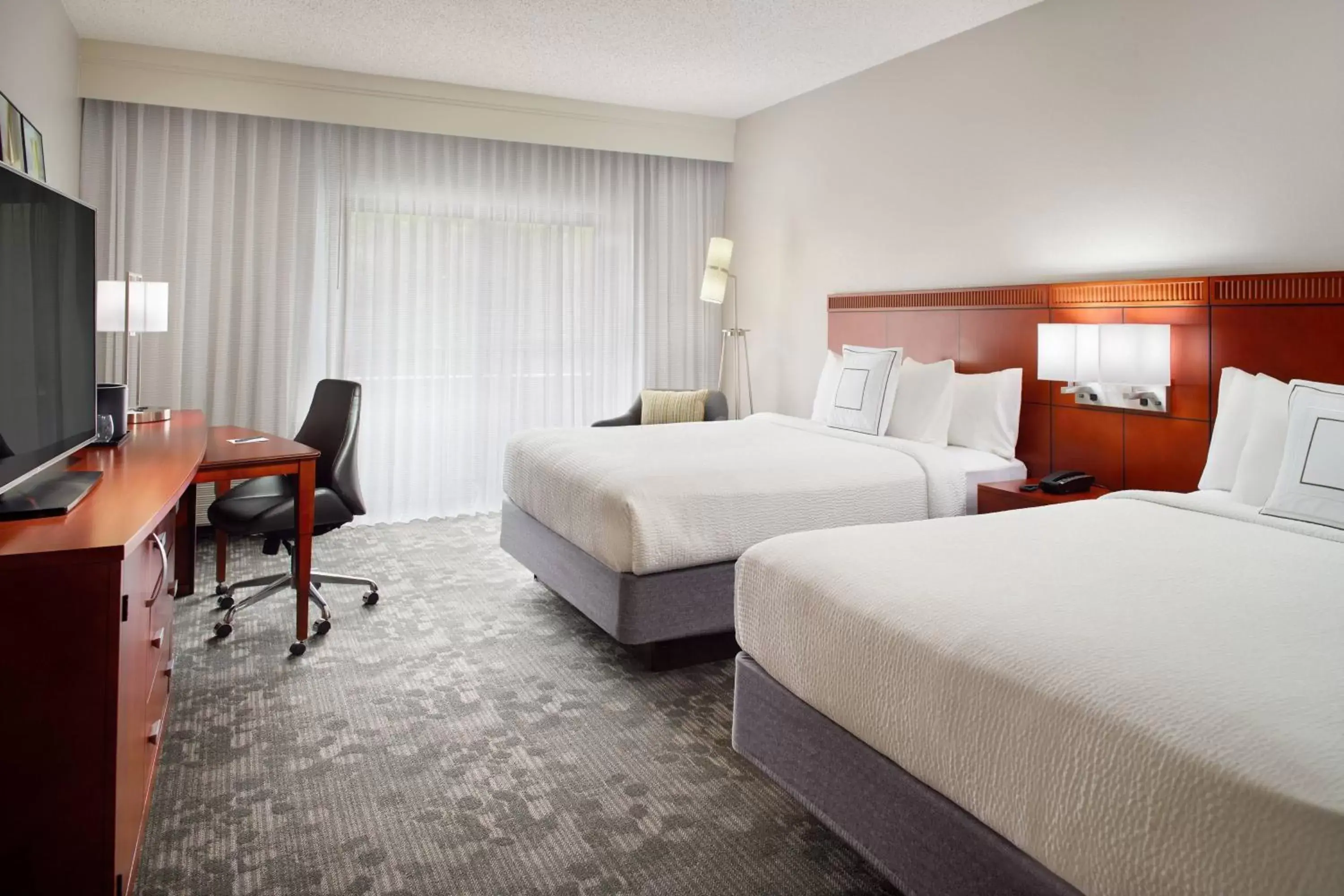 Photo of the whole room, Bed in Courtyard by Marriott Raleigh Cary