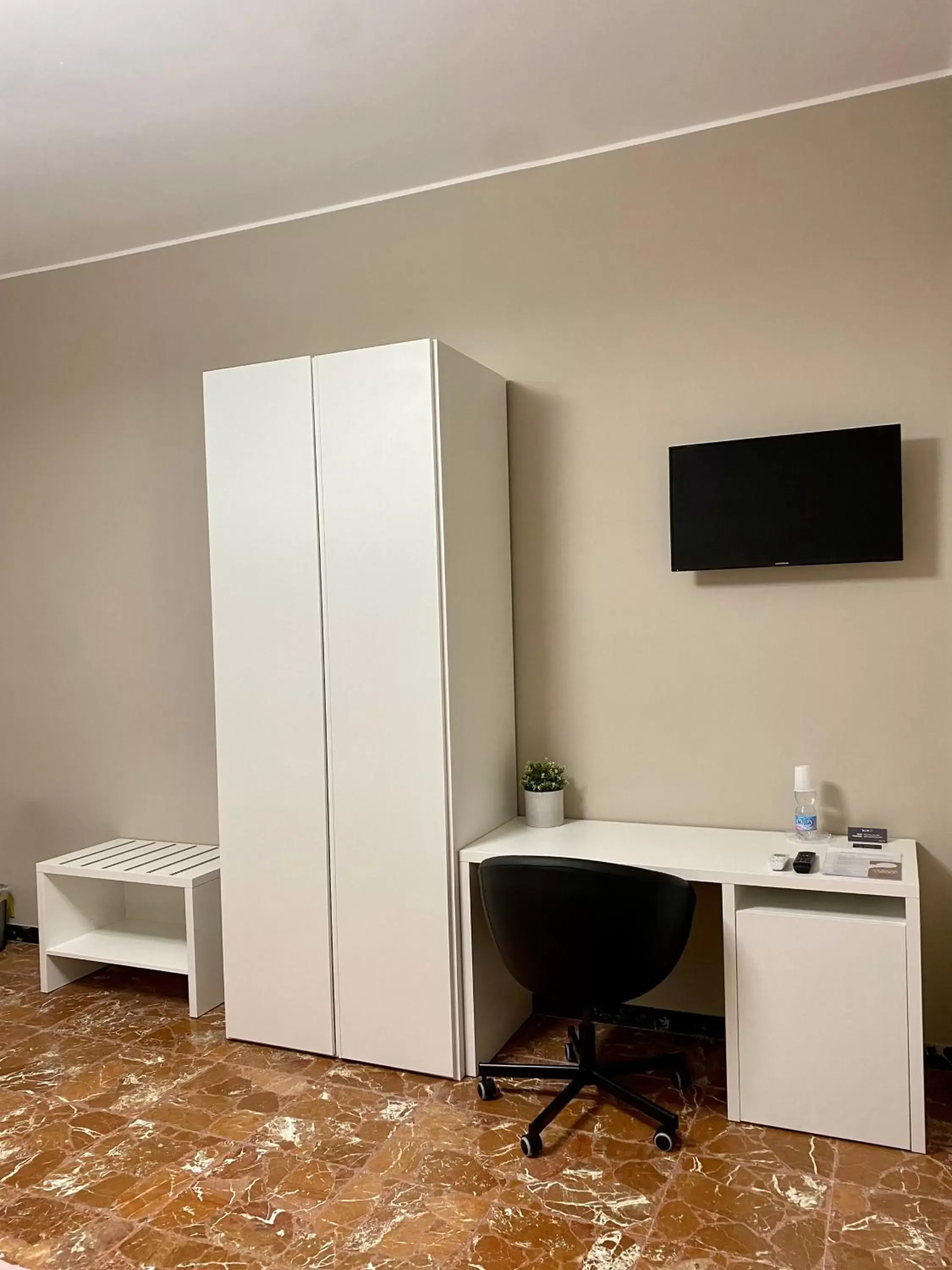 TV/Entertainment Center in Happy Days Terracina