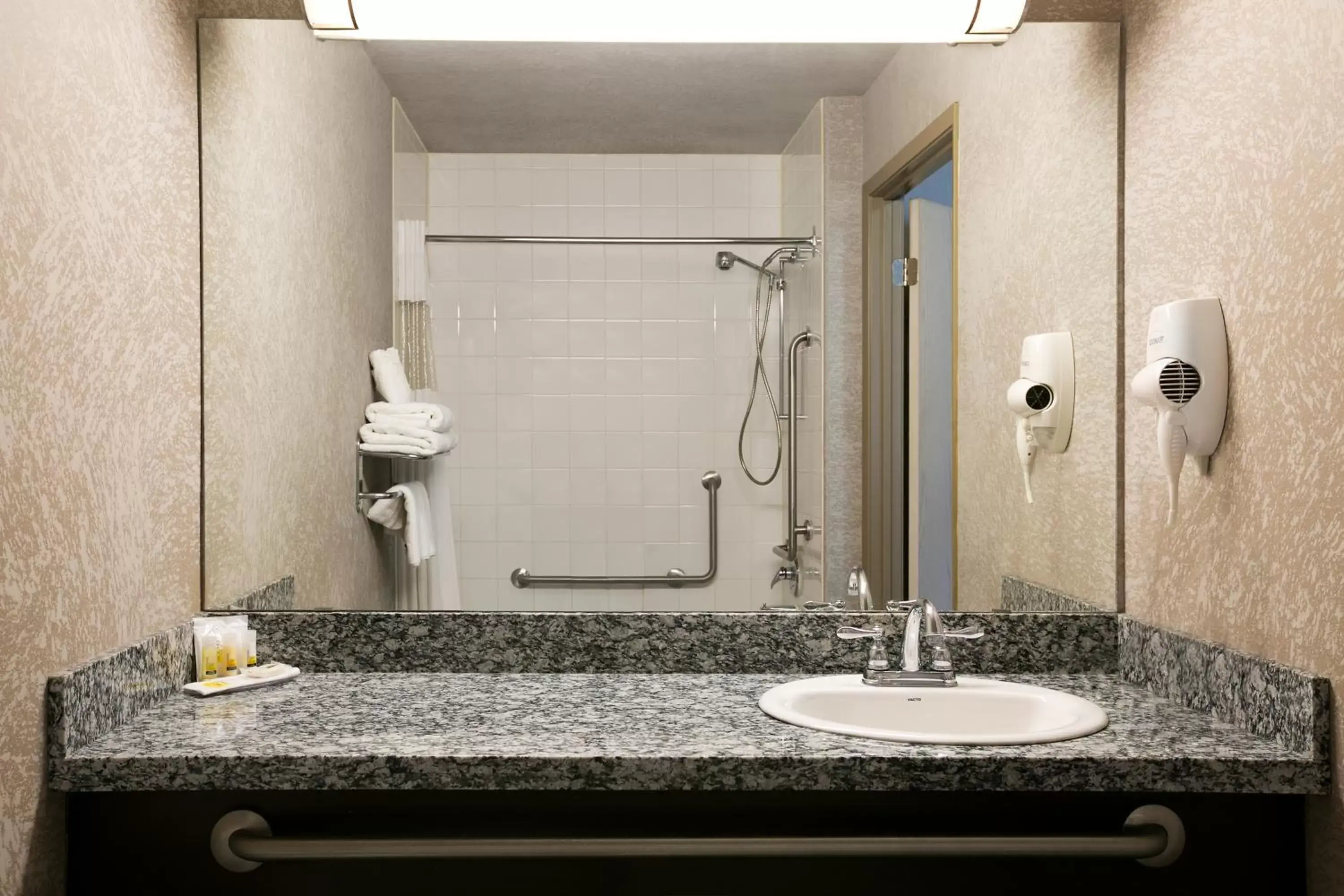 Shower, Bathroom in Days Inn by Wyndham Regina