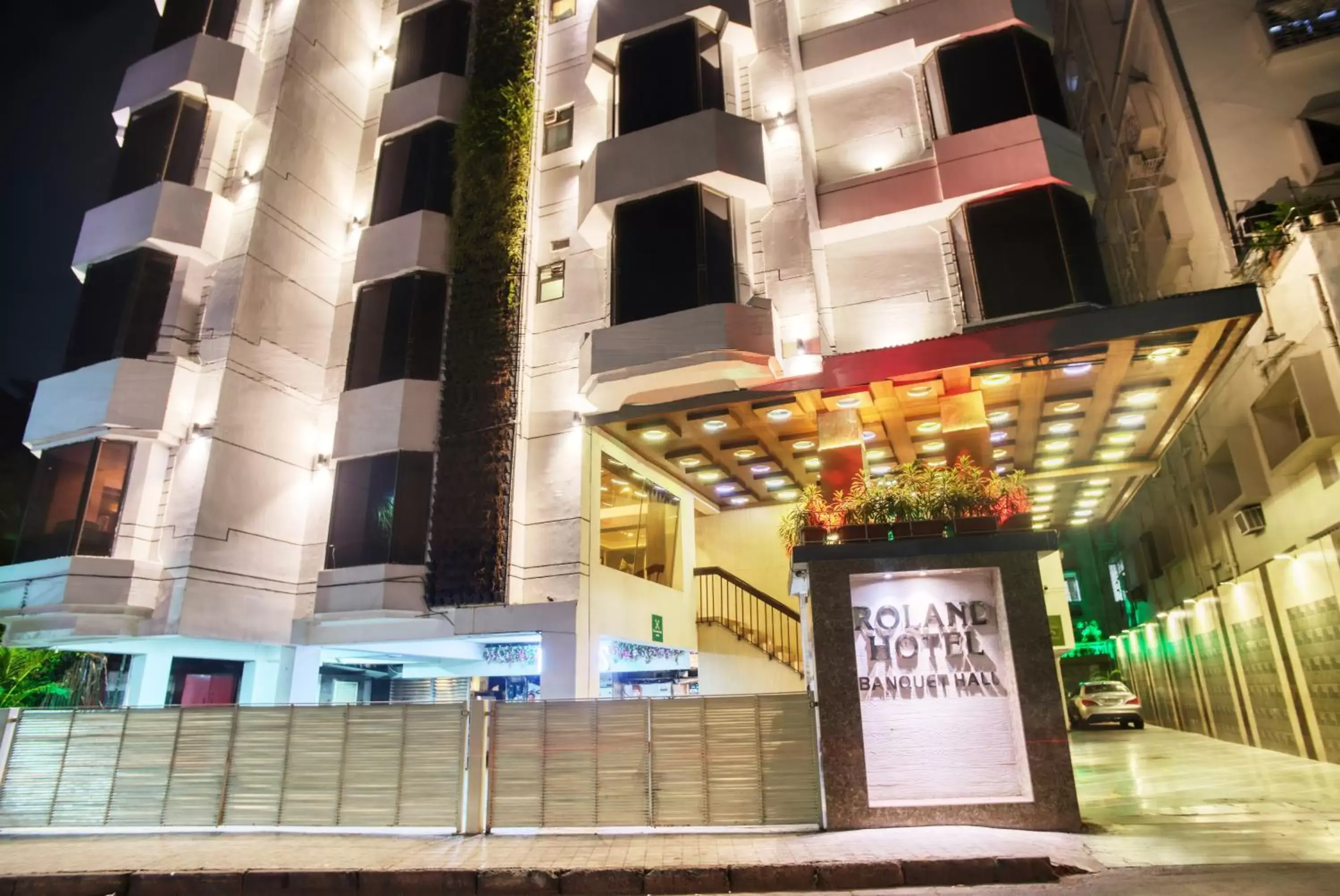 Facade/entrance in Roland Hotel Facade/entrance in Roland Hotel