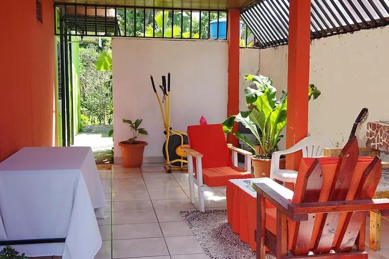 Communal lounge/ TV room in Hotel Your House