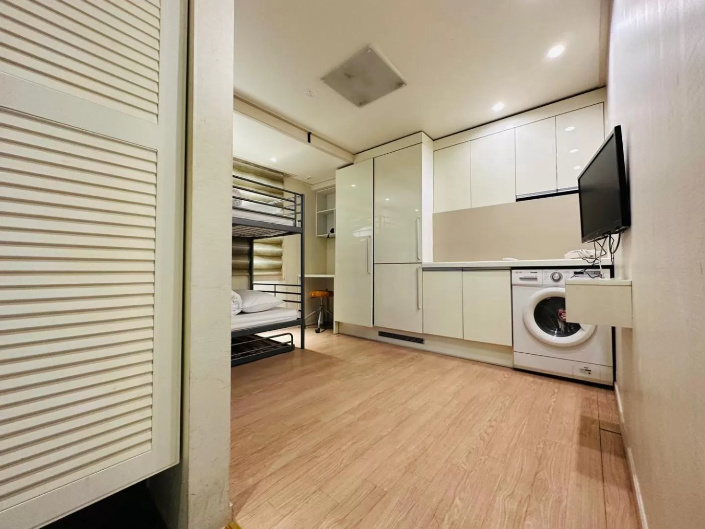 Photo of the whole room, Kitchen/Kitchenette in Olive hostel R(Residence)