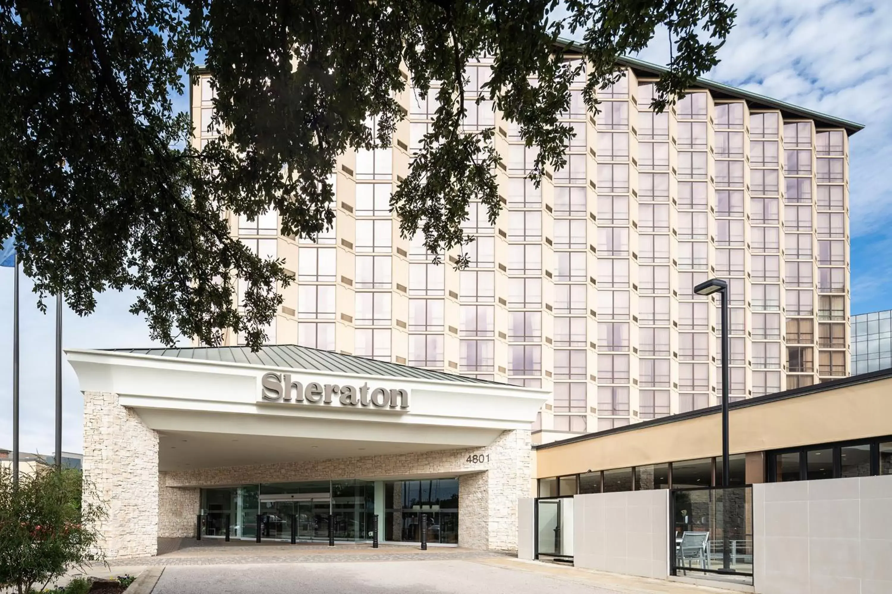 Property Building in Sheraton Dallas Hotel by the Galleria