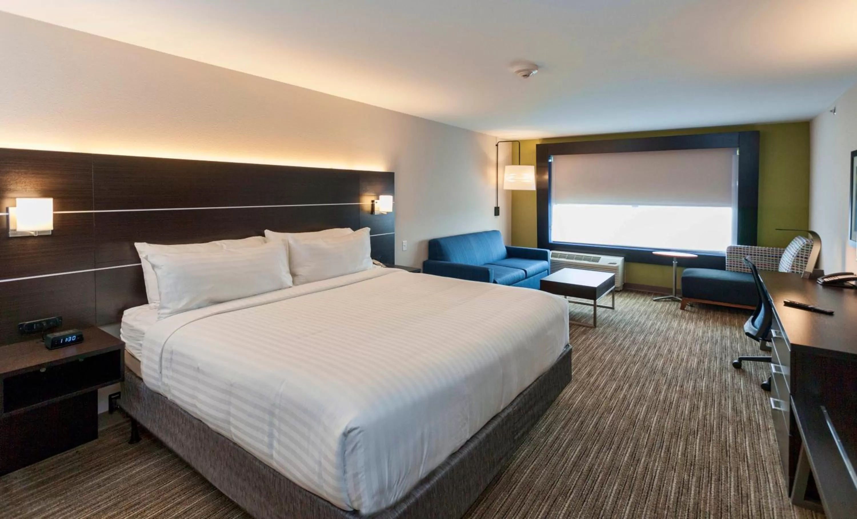 Photo of the whole room, Bed in Holiday Inn Express & Suites - Dodge City by IHG