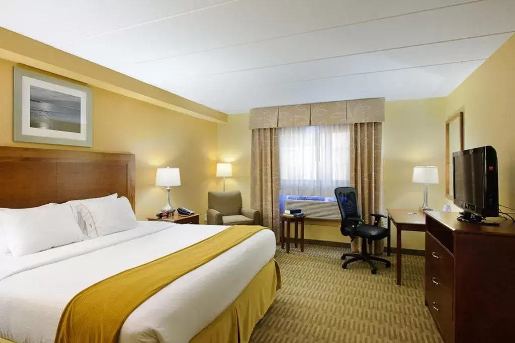 Photo of the whole room in Holiday Inn Express Philadelphia Airport, an IHG Hotel