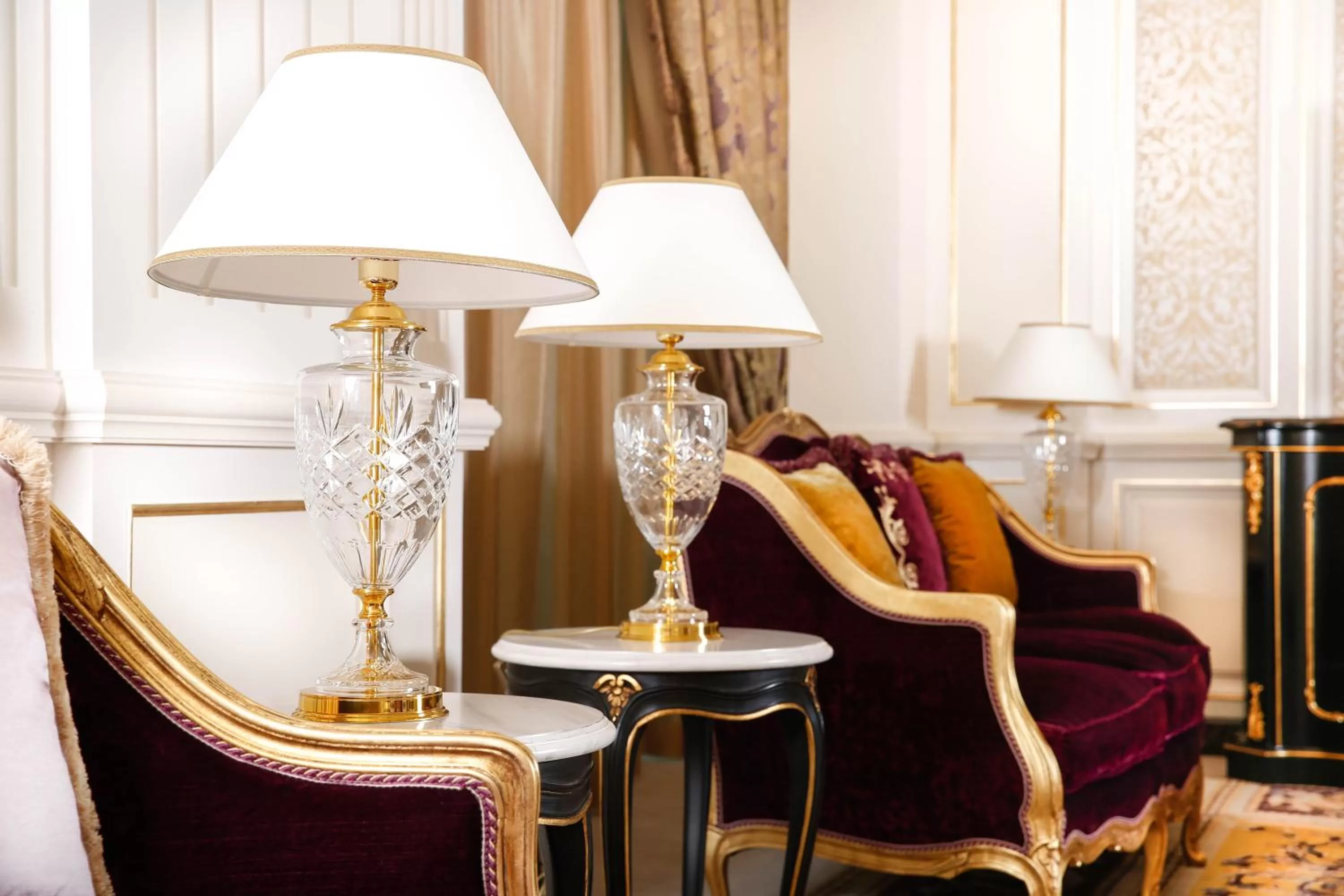 Living room in Crowne Plaza Kuwait Al Thuraya City by IHG