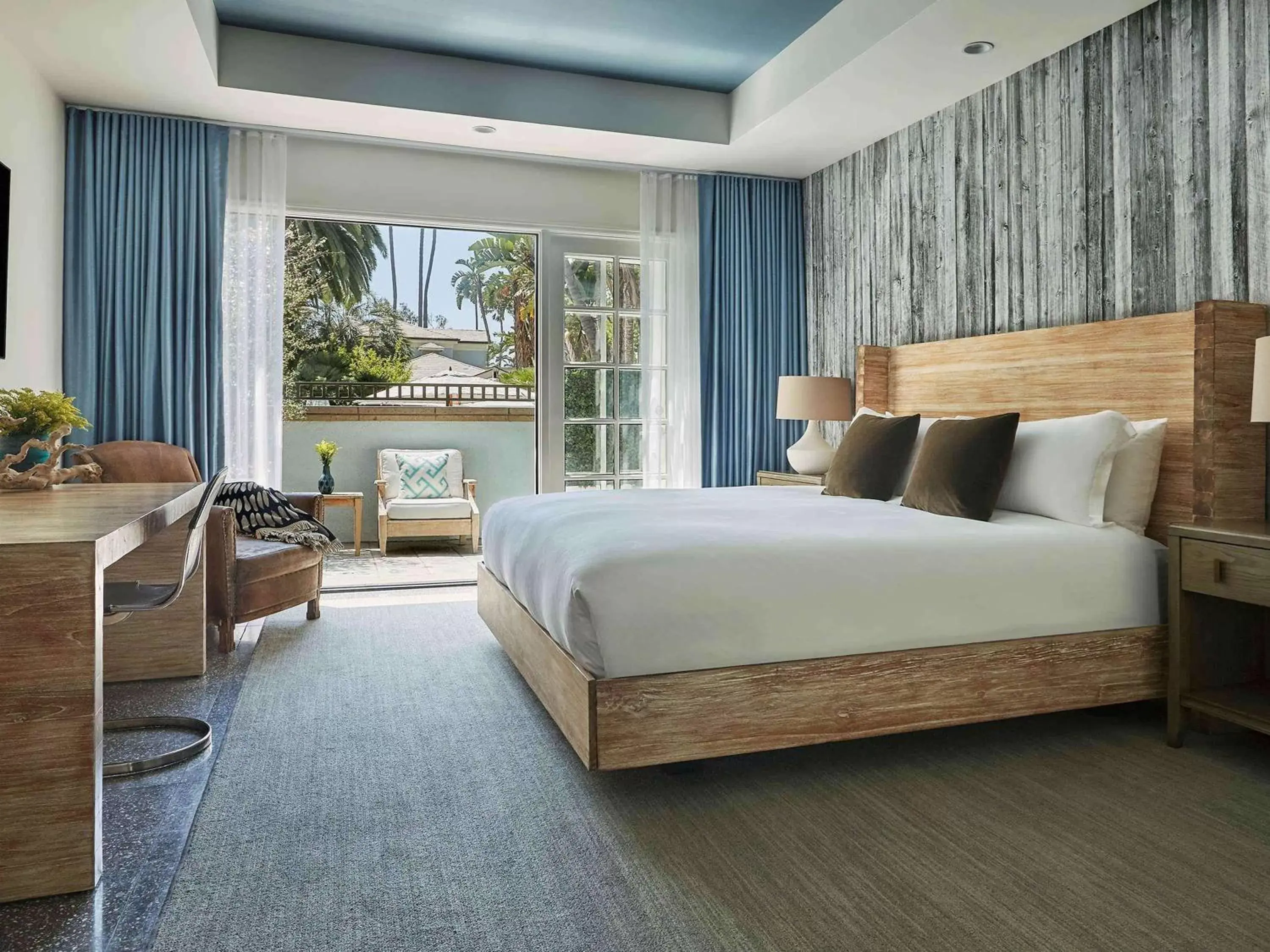 Bedroom, Bed in Fairmont Miramar Hotel & Bungalows