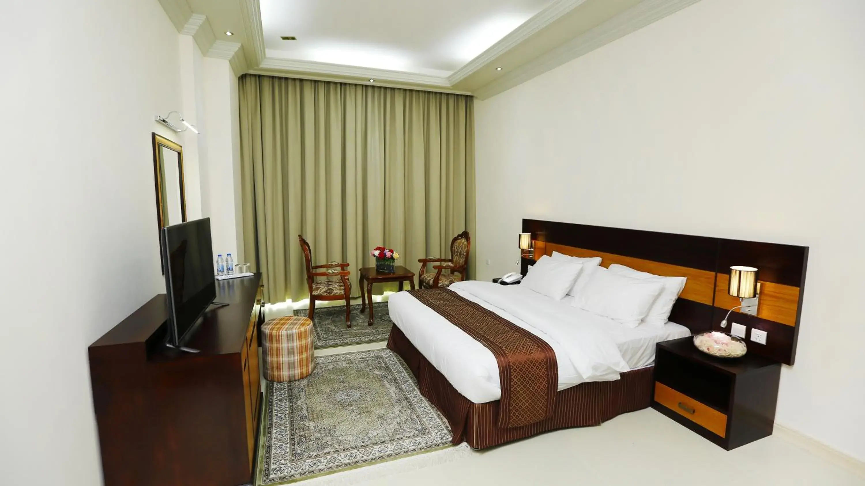 Photo of the whole room, Bed in Muscat International Hotel Plaza