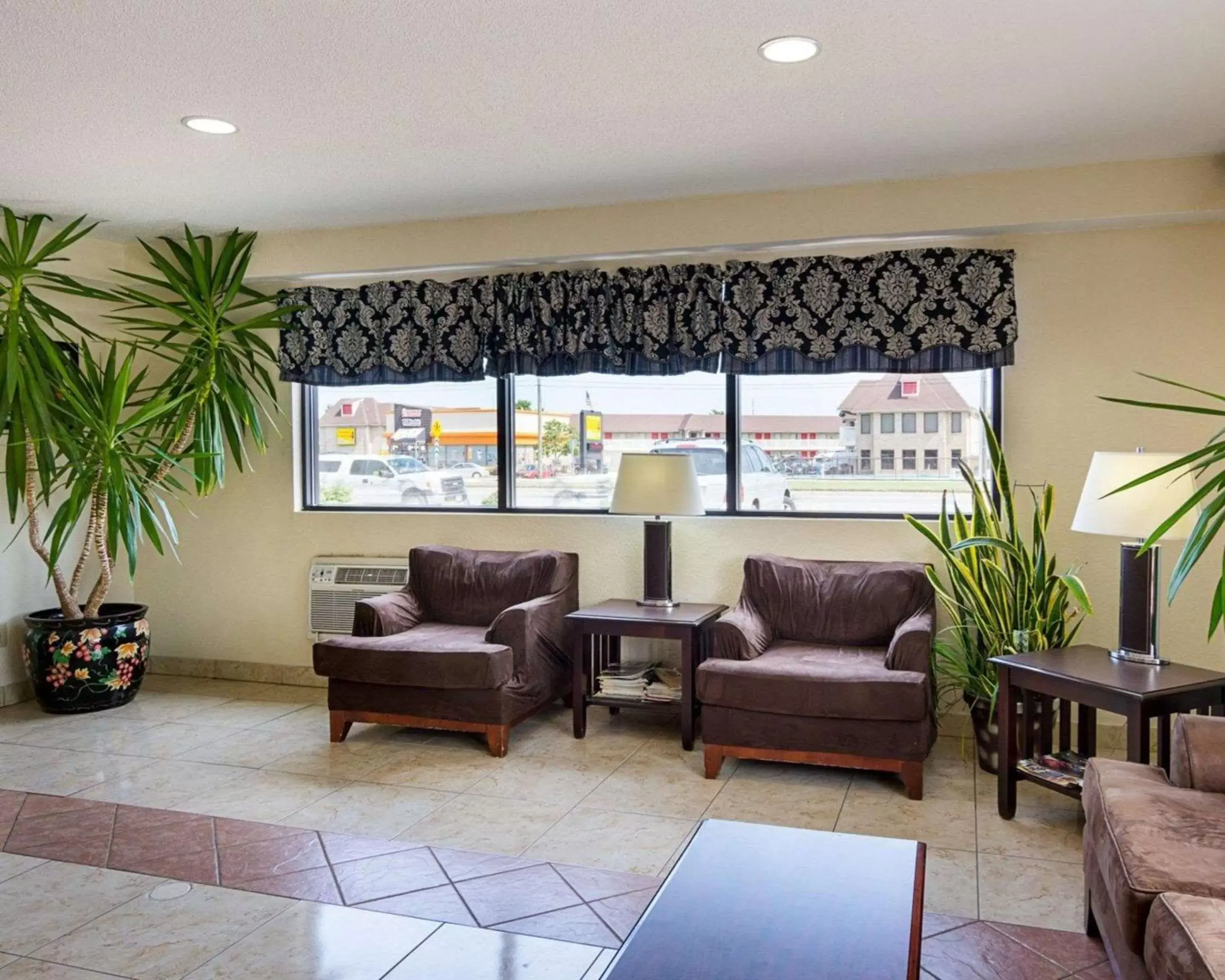 Lobby or reception, Seating Area in Quality Inn Chesapeake