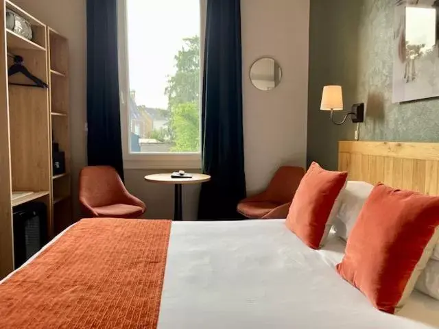 Photo of the whole room, Bed in Hôtel Coeur De Loire