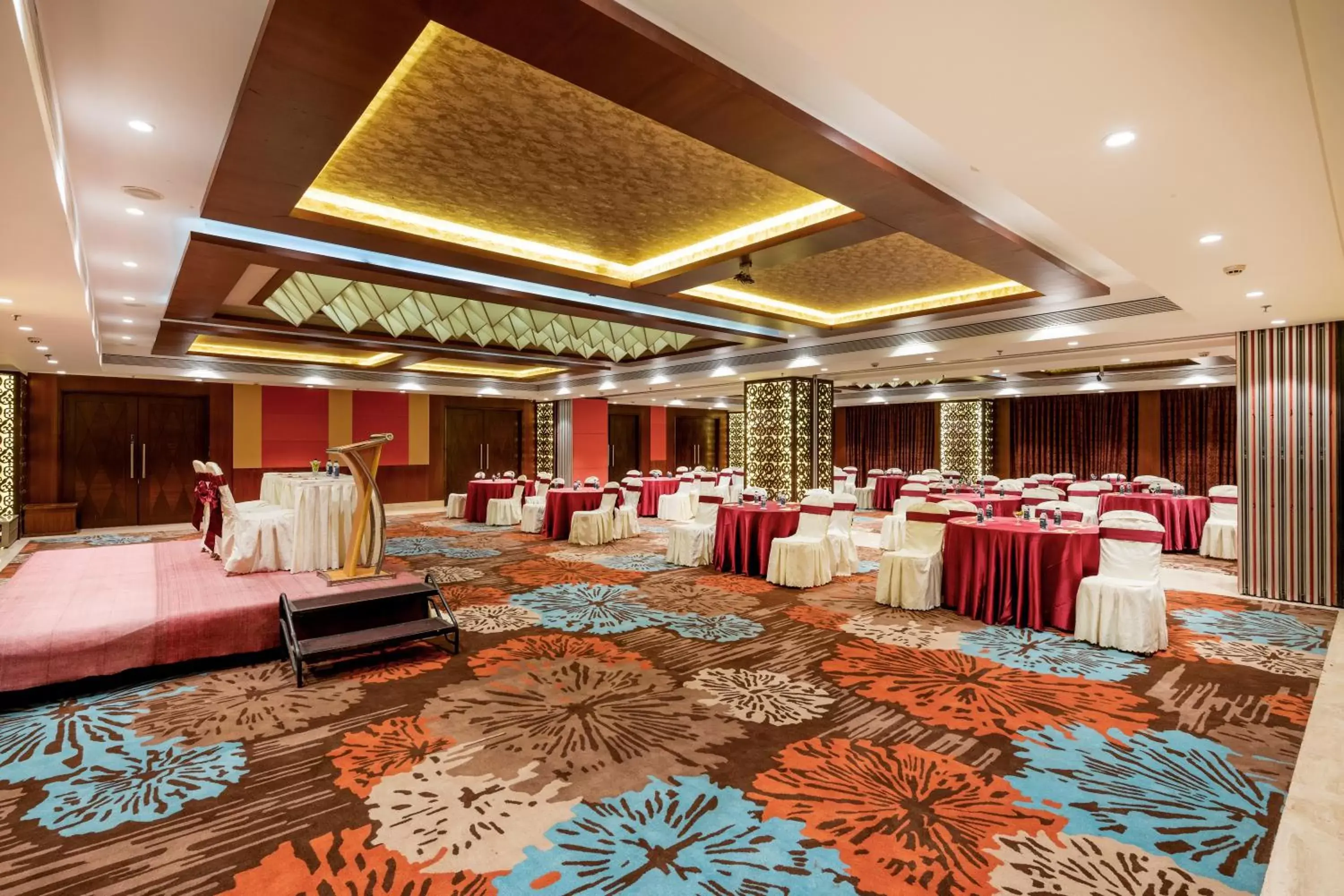 Banquet/Function facilities, Banquet Facilities in Express Inn The Business Luxury Hotel
