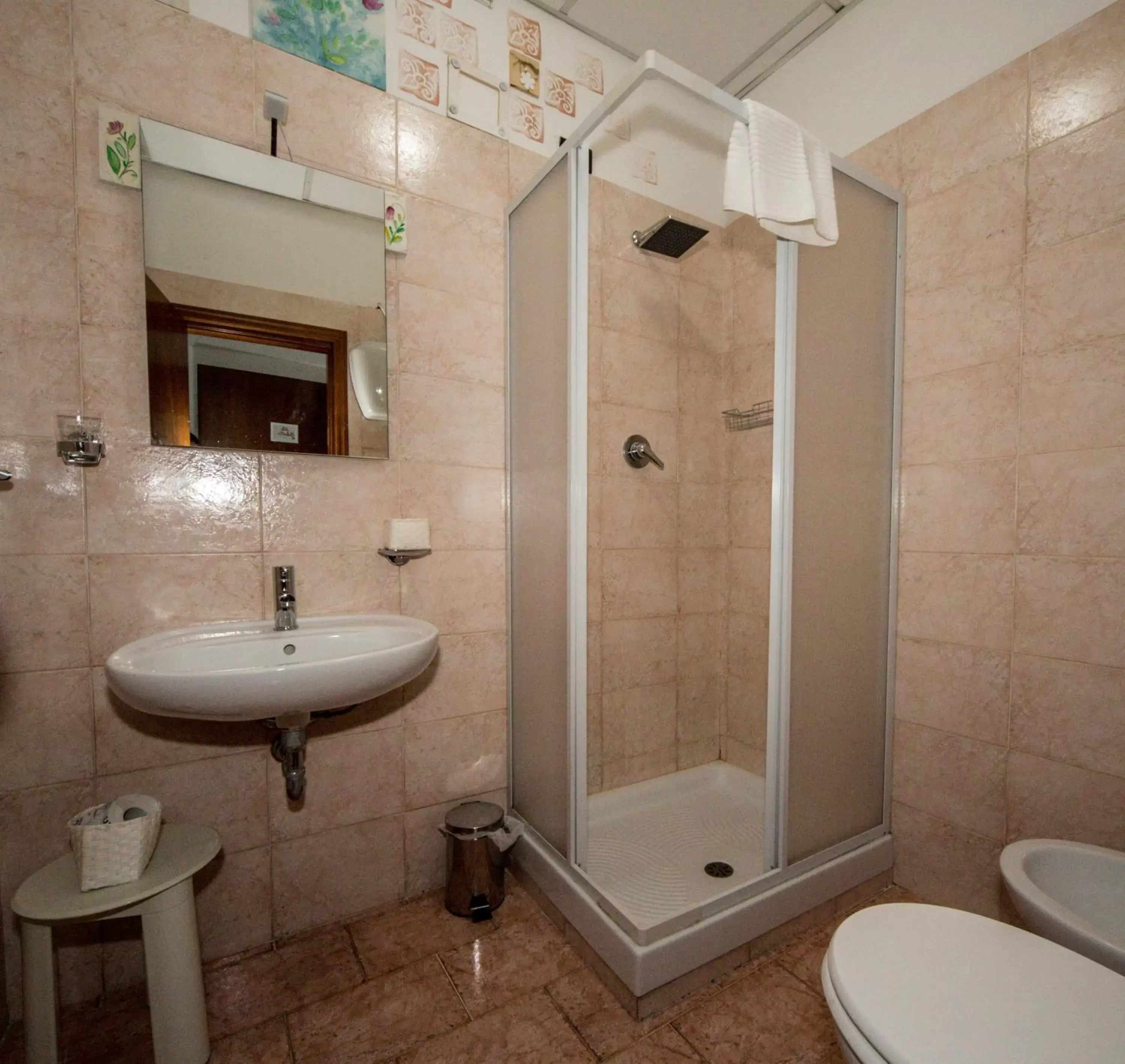 Bathroom in Hotel Porta Marmorea