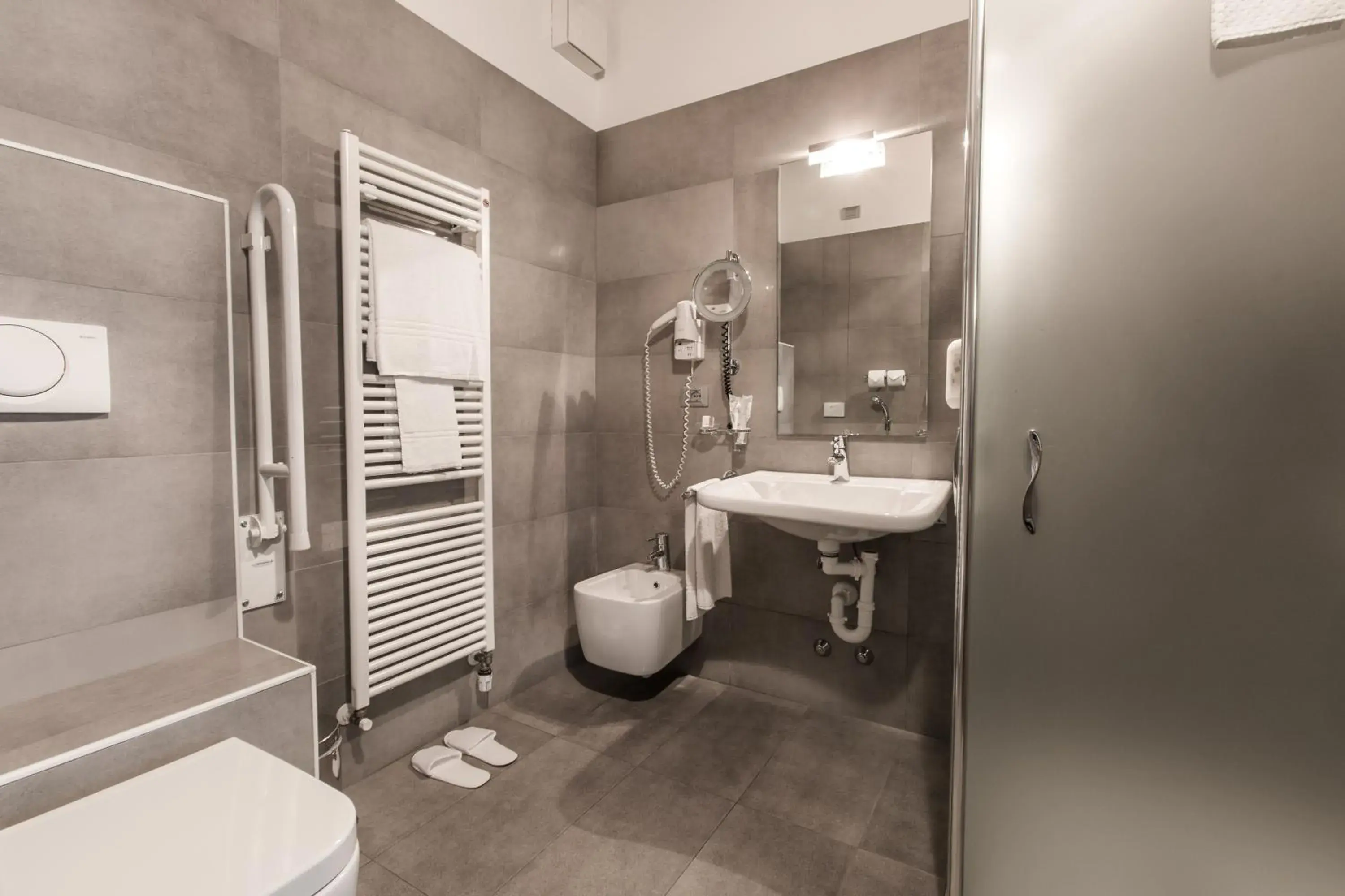 Bathroom in Hotel Operà
