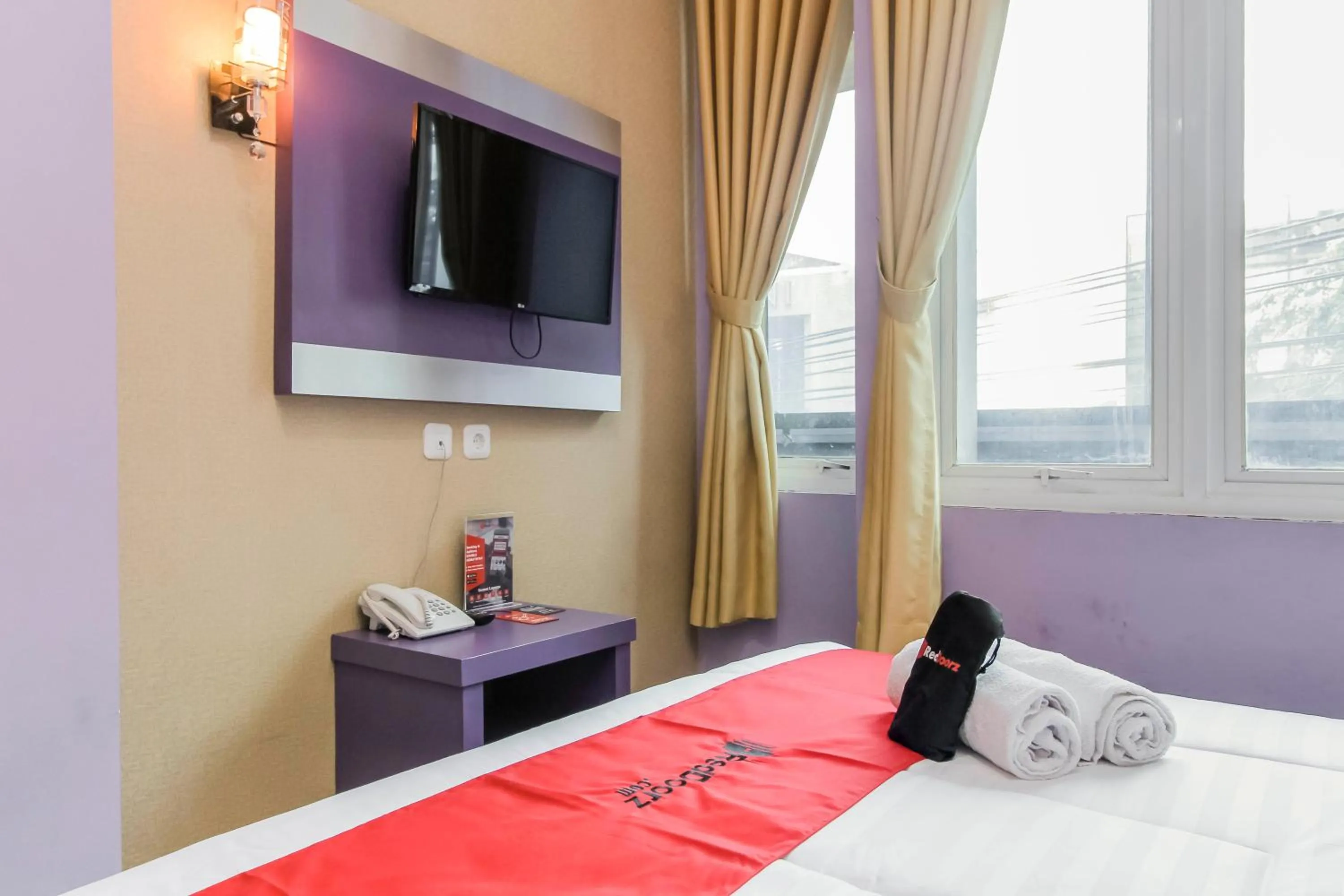 Bedroom, Bed in RedDoorz Plus near Stasiun Bekasi