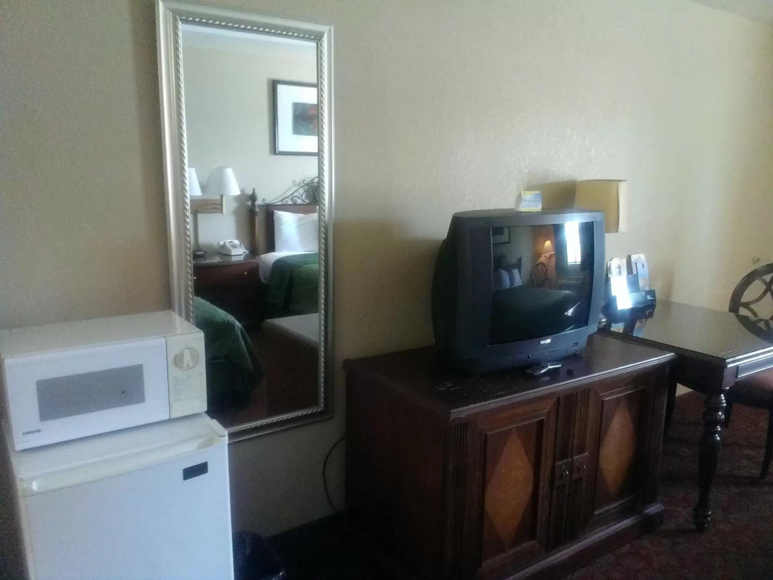 TV and multimedia, TV/Entertainment Center in Days Inn by Wyndham Kingman East