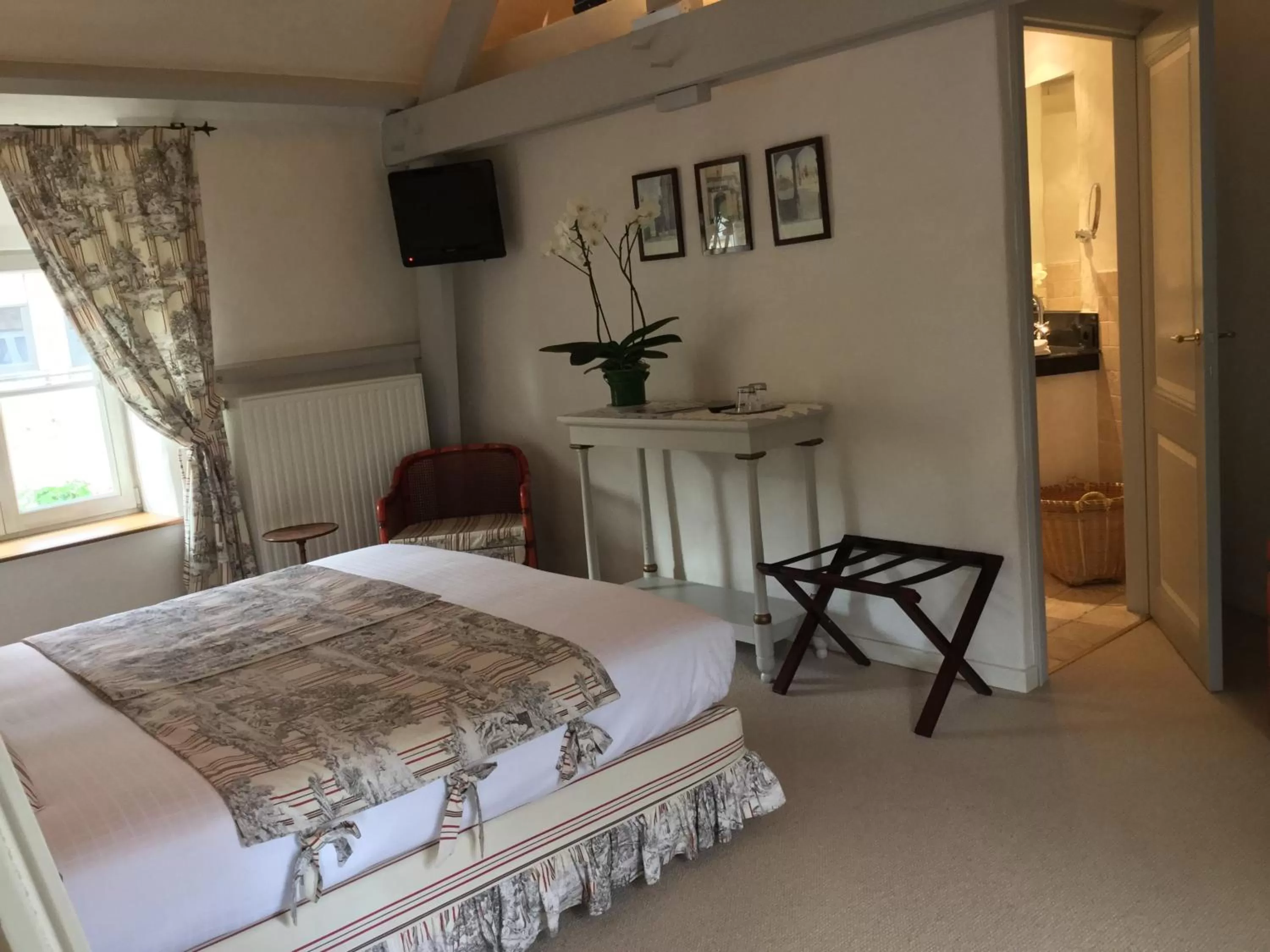 Photo of the whole room in B&B Auberge De Klasse