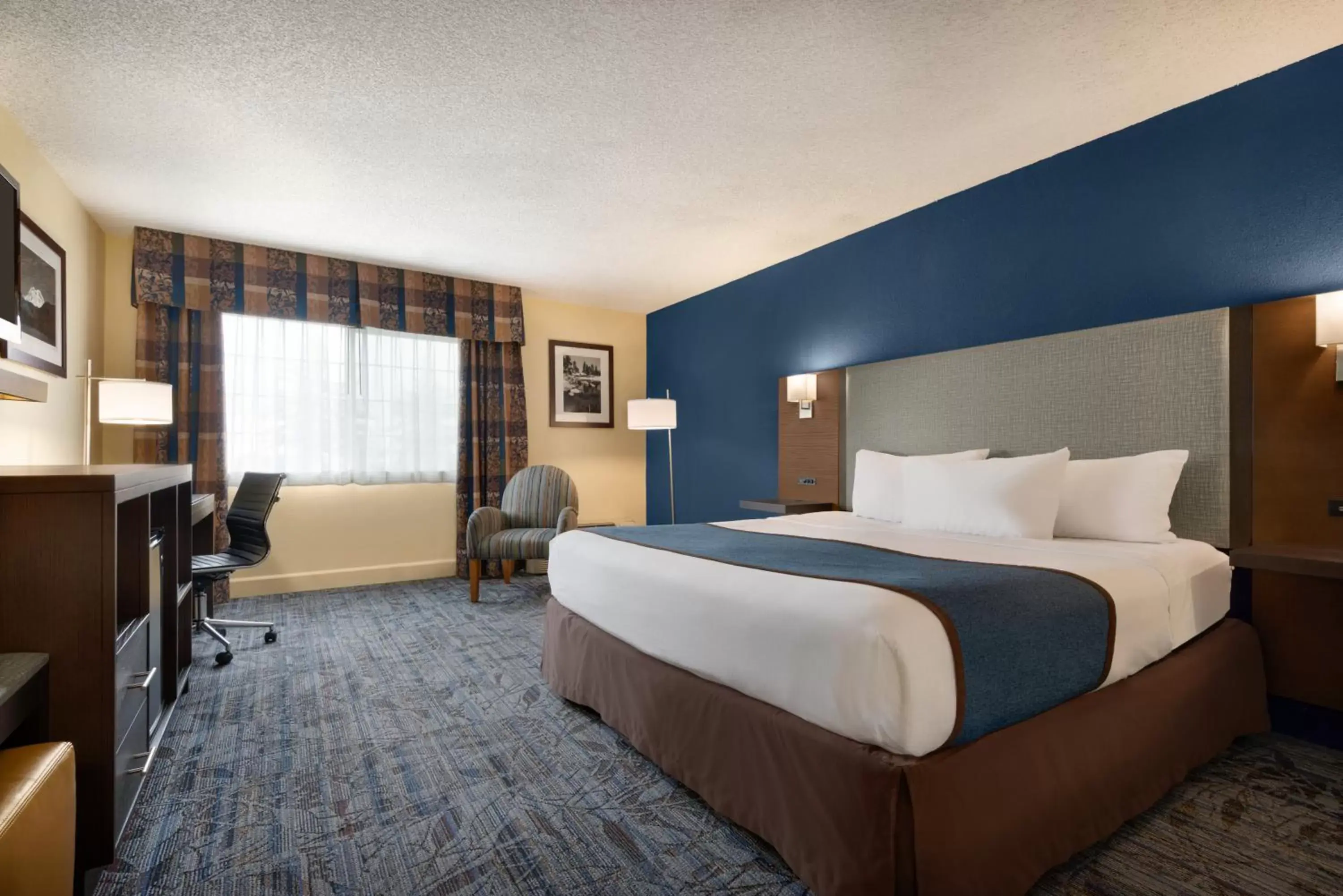 Bed in Ramada by Wyndham Spokane Airport