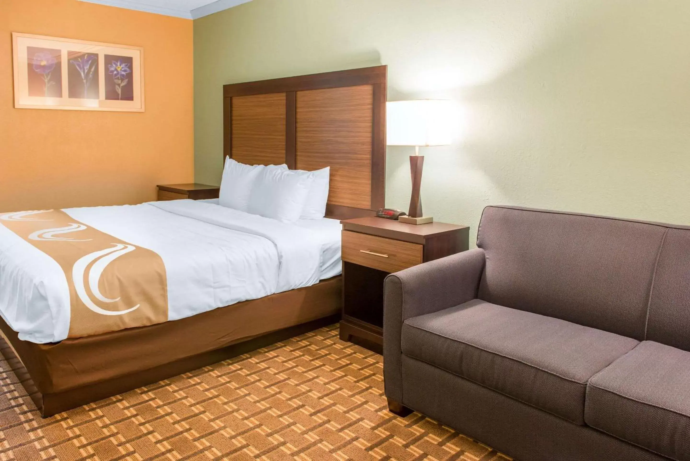 Photo of the whole room, Bed in Quality Inn Findlay