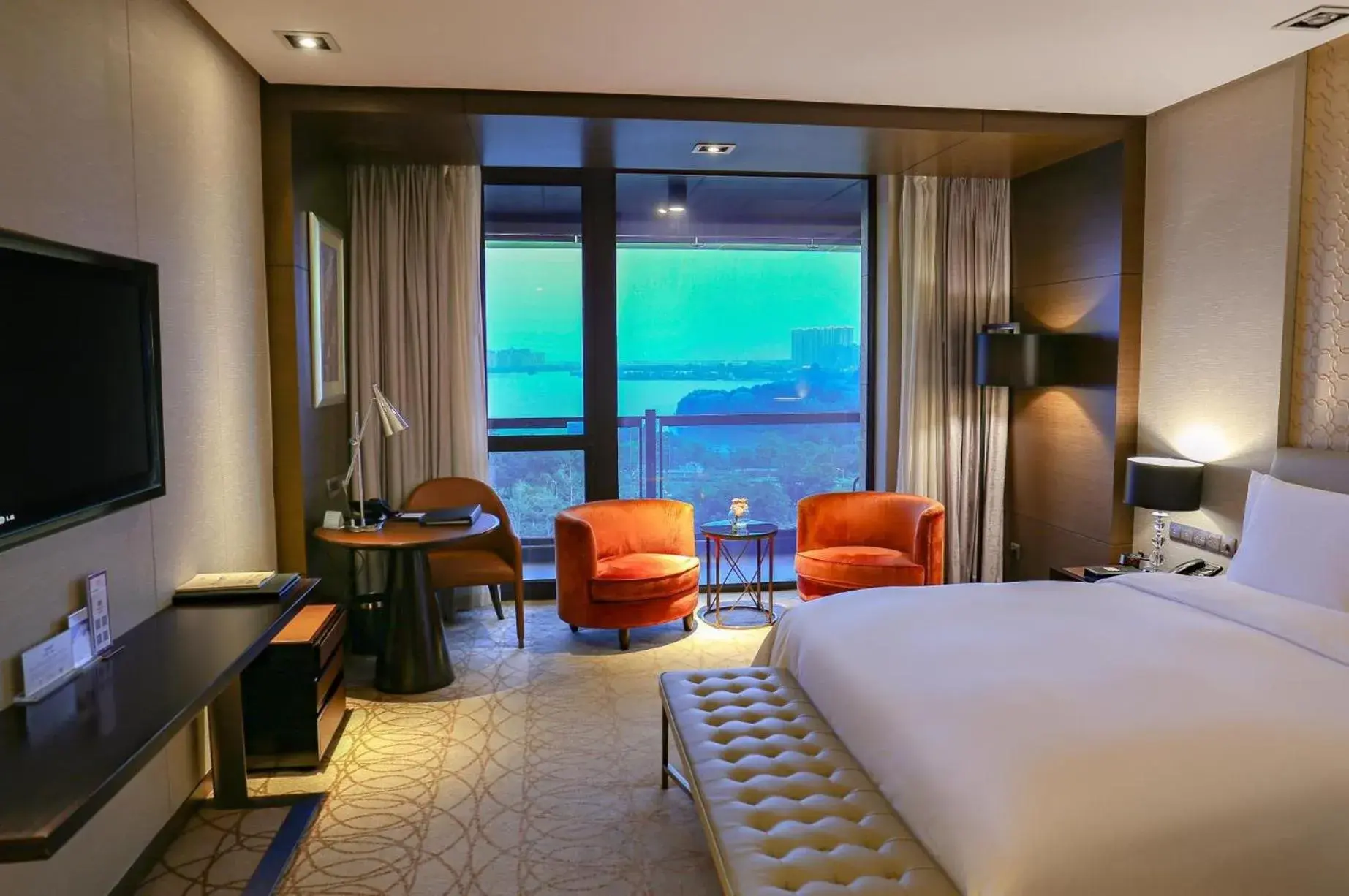 Photo of the whole room in Crowne Plaza Xuzhou Dalong Lake, an IHG Hotel