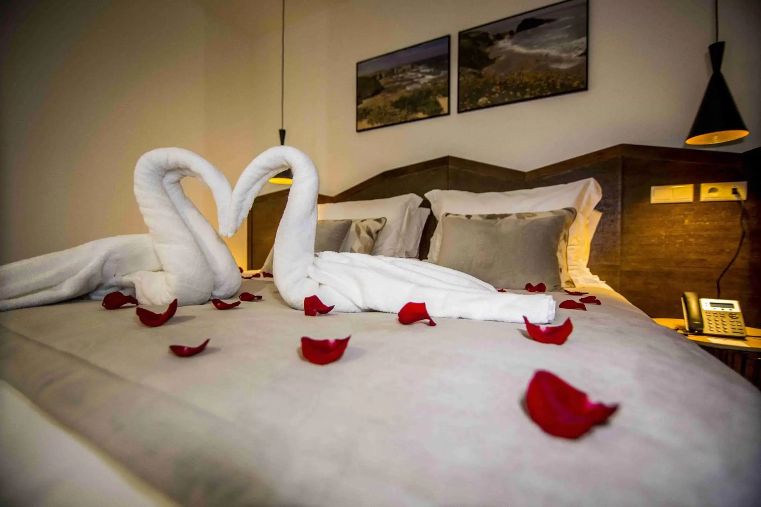 Bedroom, Bed in Enigma - Nature & Water Hotel