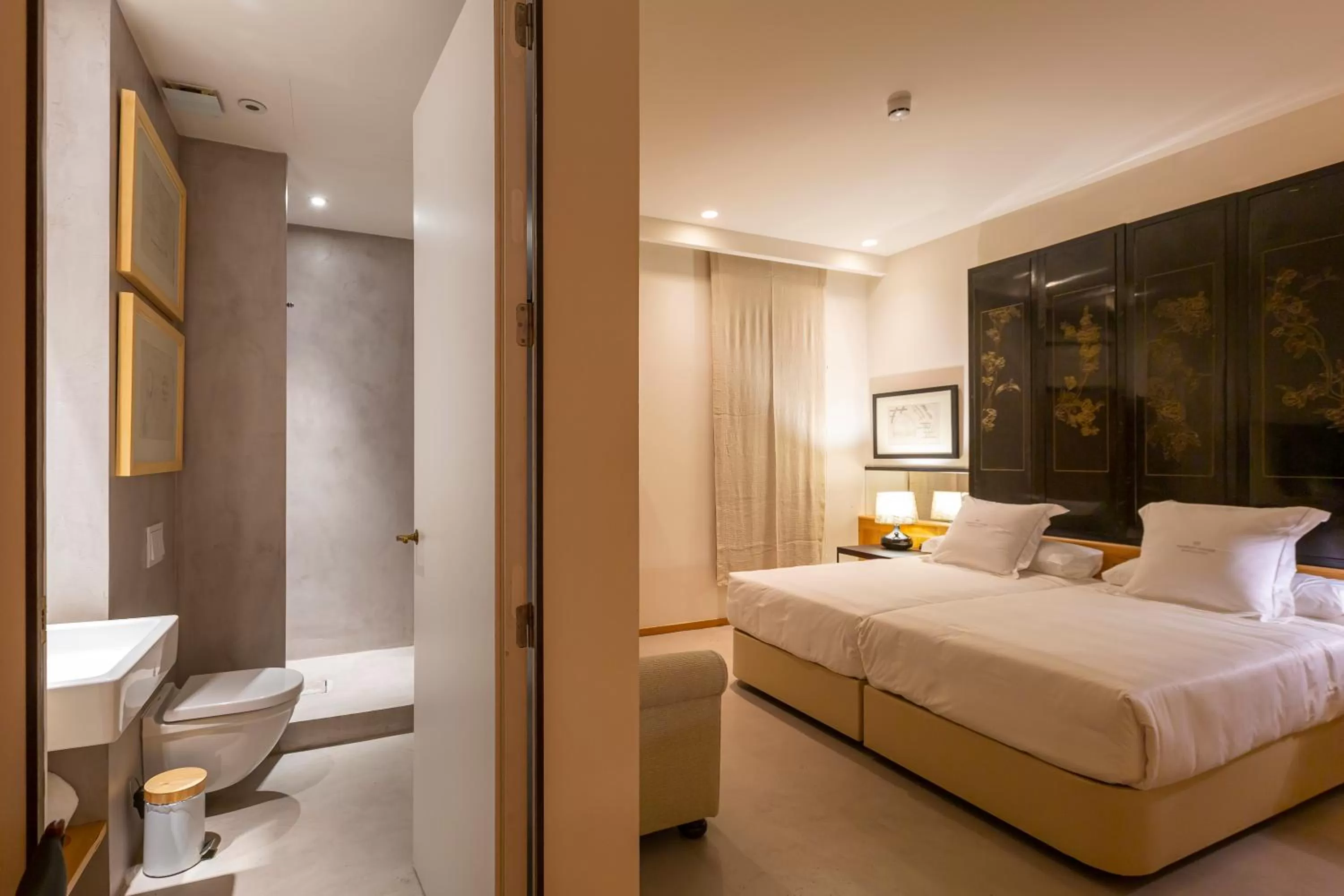 Photo of the whole room, Bed in Hotel Margot House Barcelona