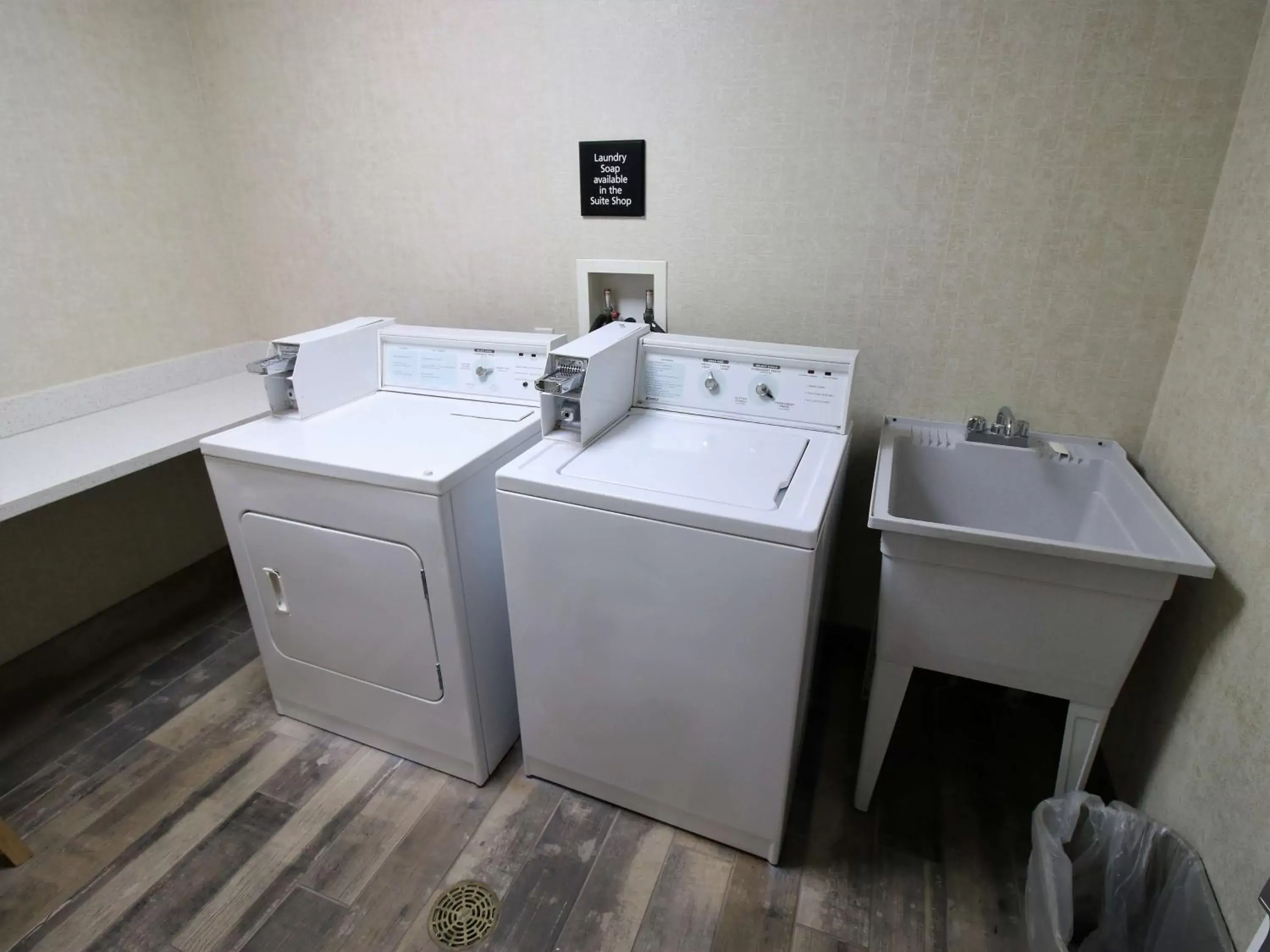 Bathroom, Kitchen/Kitchenette in Hampton Inn & Suites Palm Coast