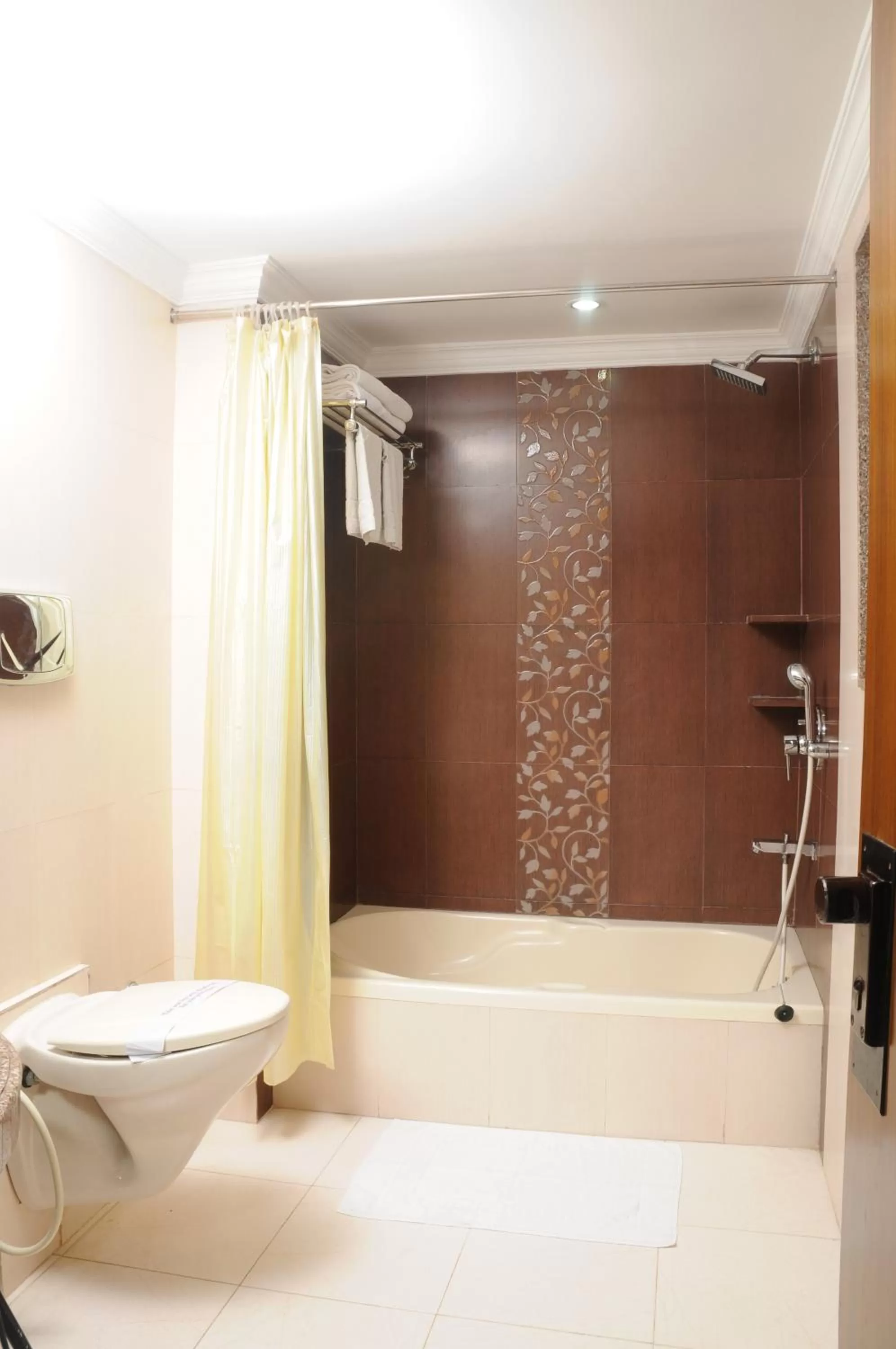 Bathroom in Lytton Hotel