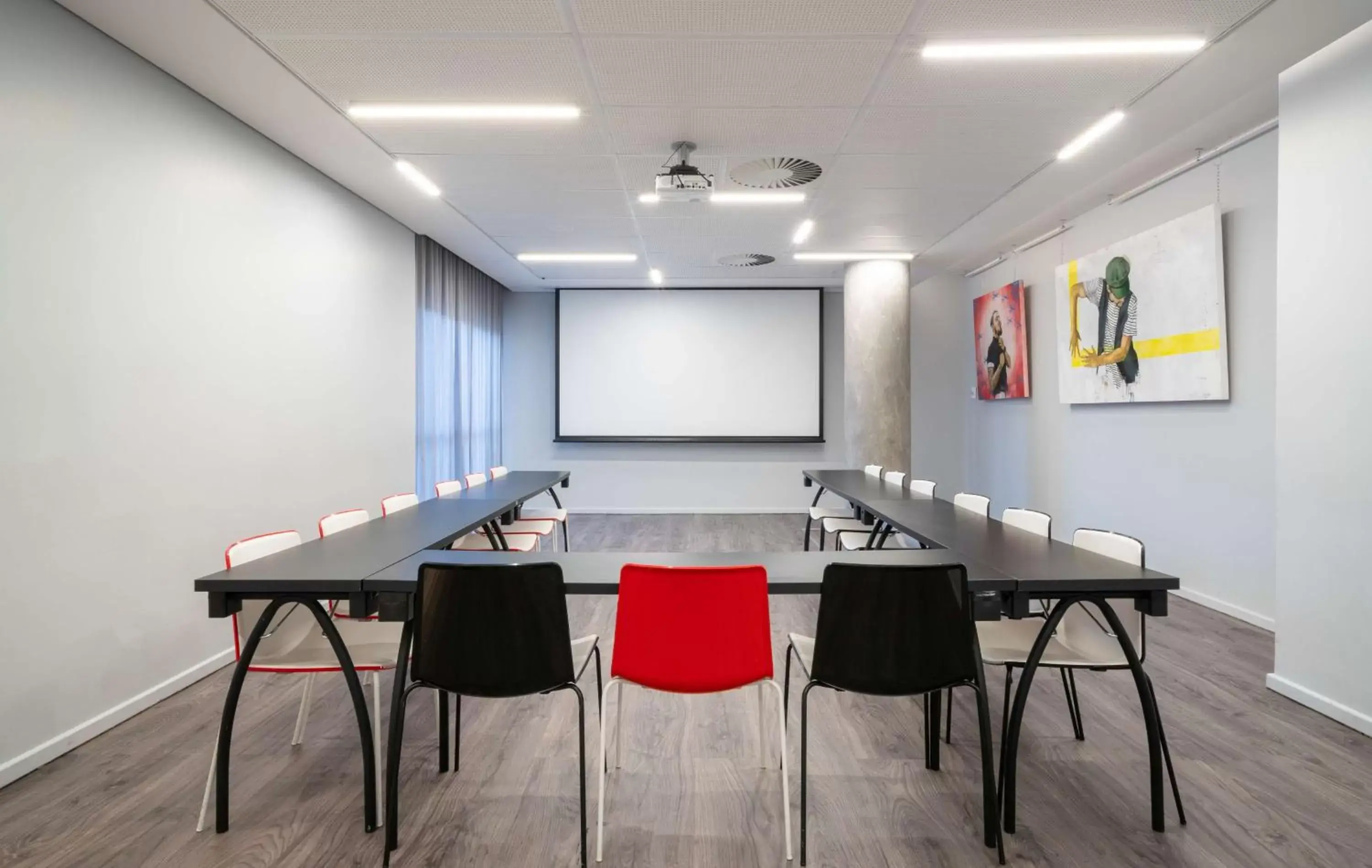 Meeting/conference room in Radisson RED Hotel V&A Waterfront Cape Town
