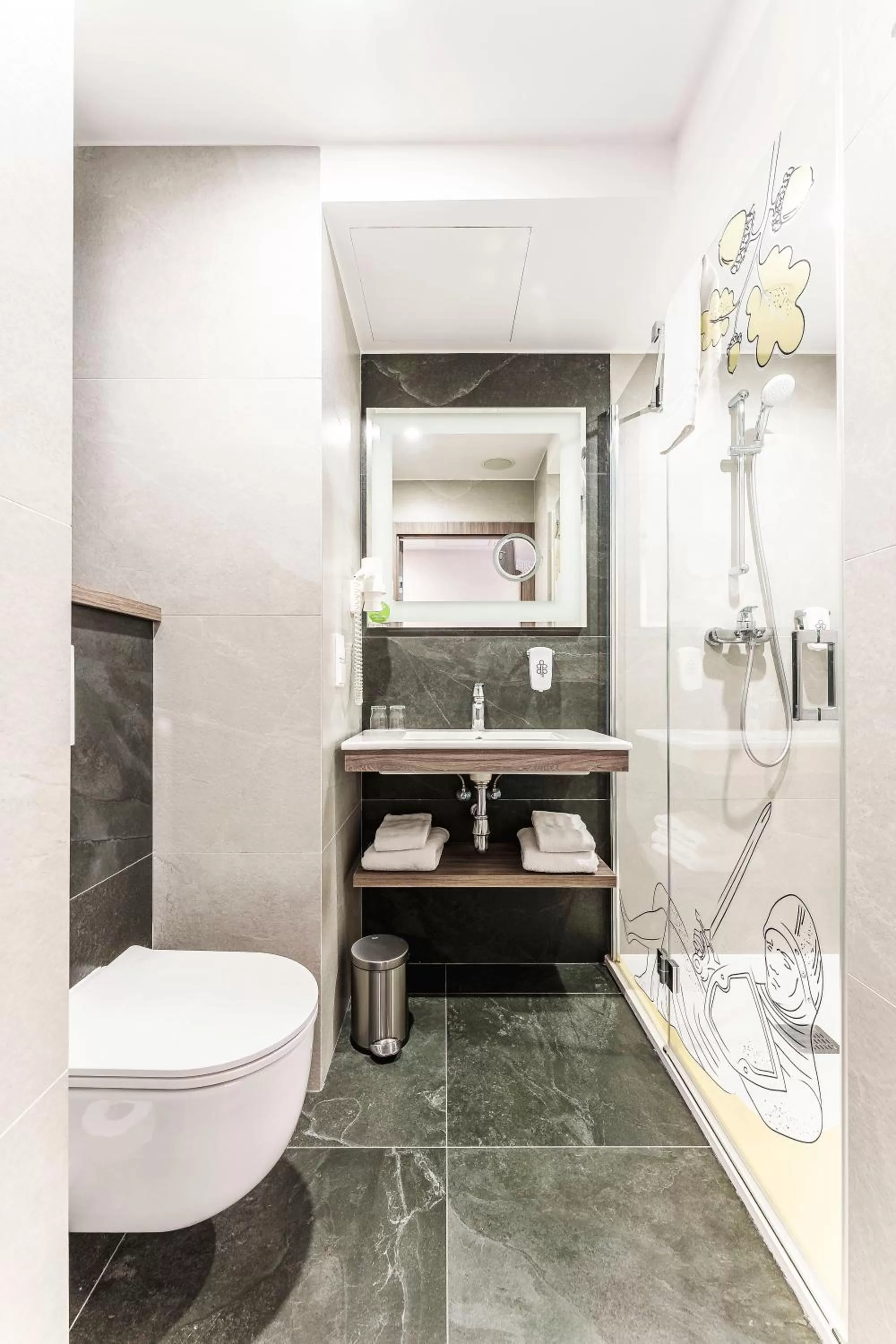 Bathroom in ibis Styles Lublin Stare Miasto