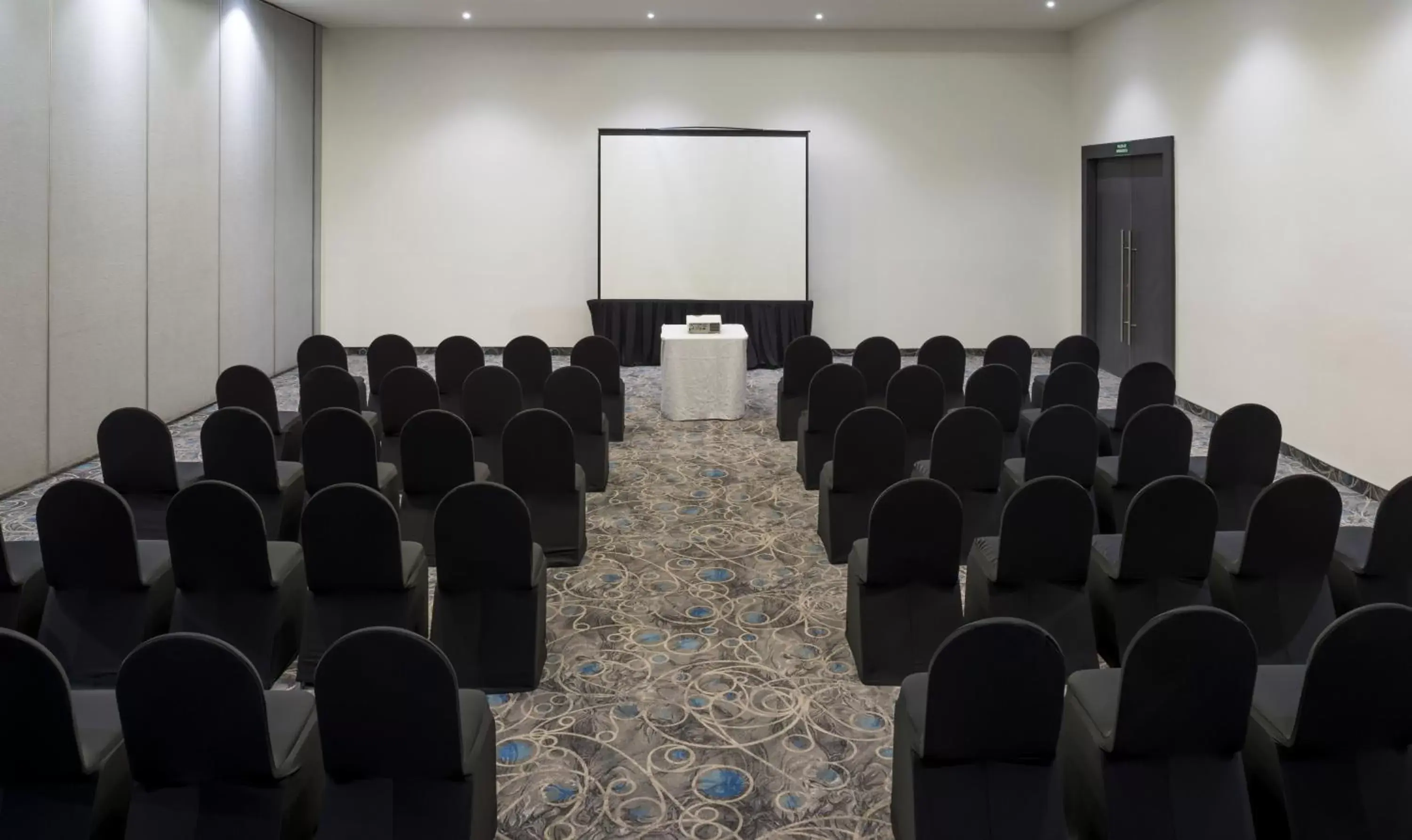 Meeting/conference room in Real Inn Tijuana by Camino Real Hotels