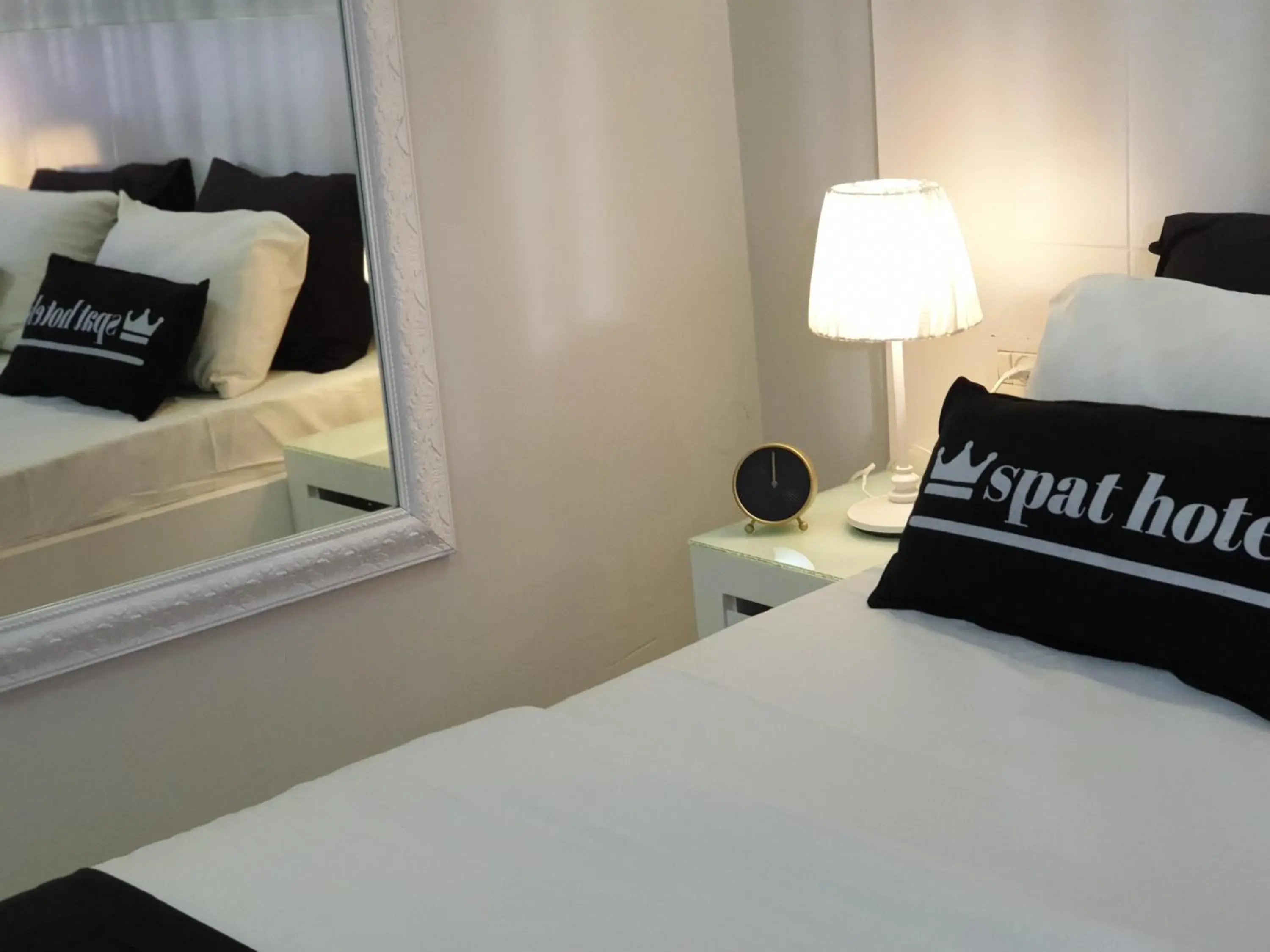 Photo of the whole room, Bed in Spat Hotel Ashdod