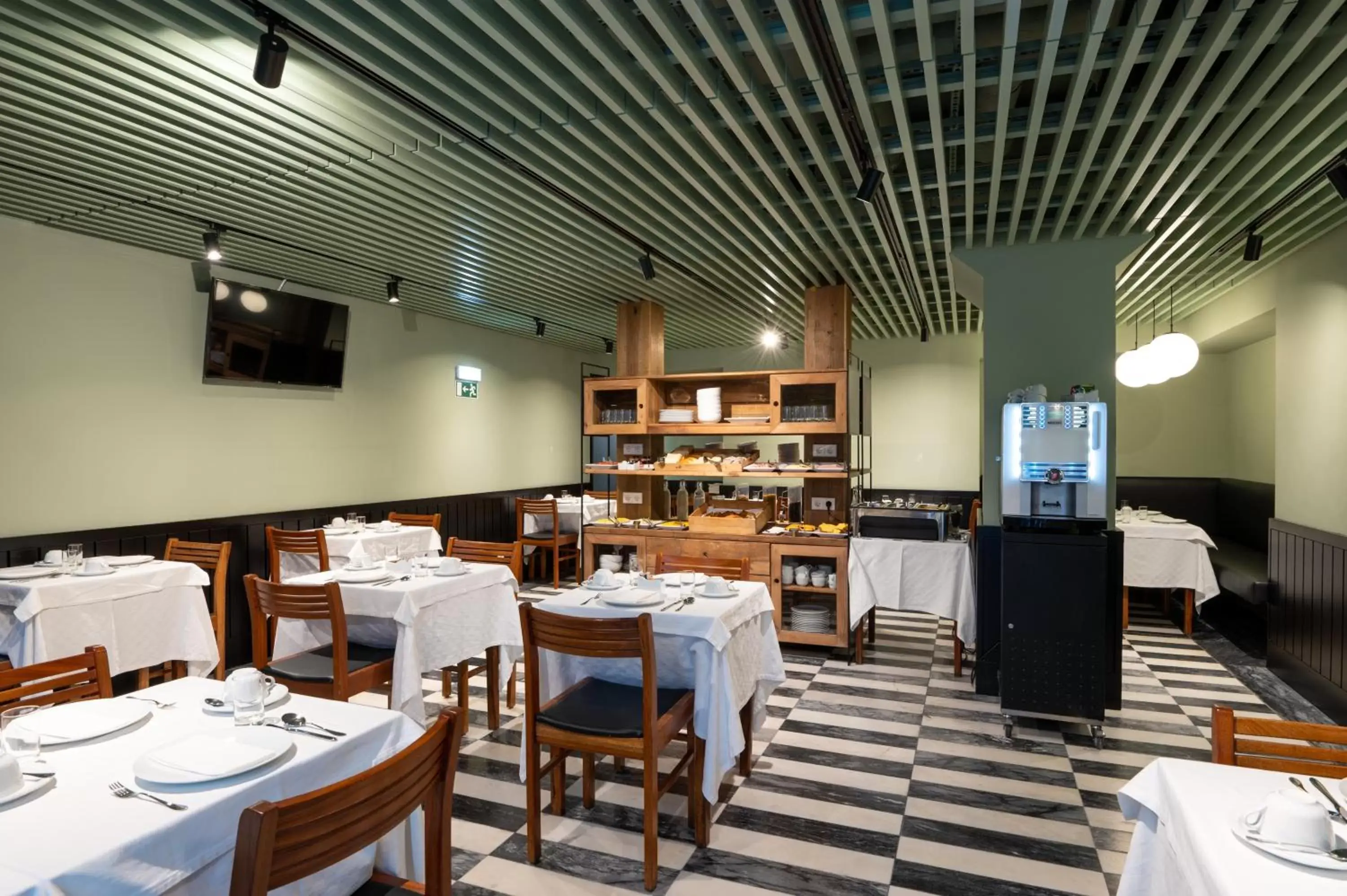 Breakfast, Restaurant/Places to Eat in Blue Liberdade Hotel