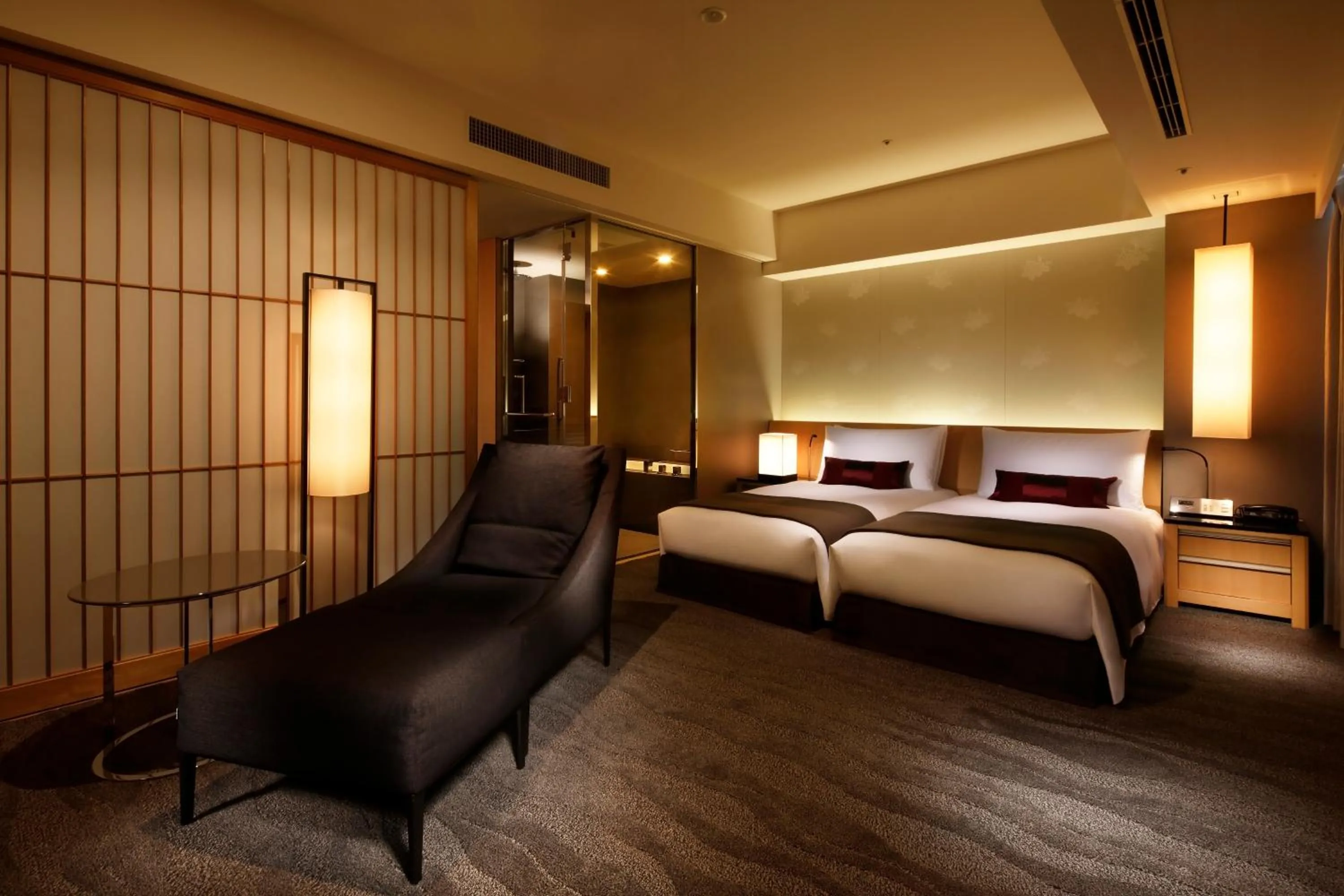 Photo of the whole room, Bed in The Capitol Hotel Tokyu