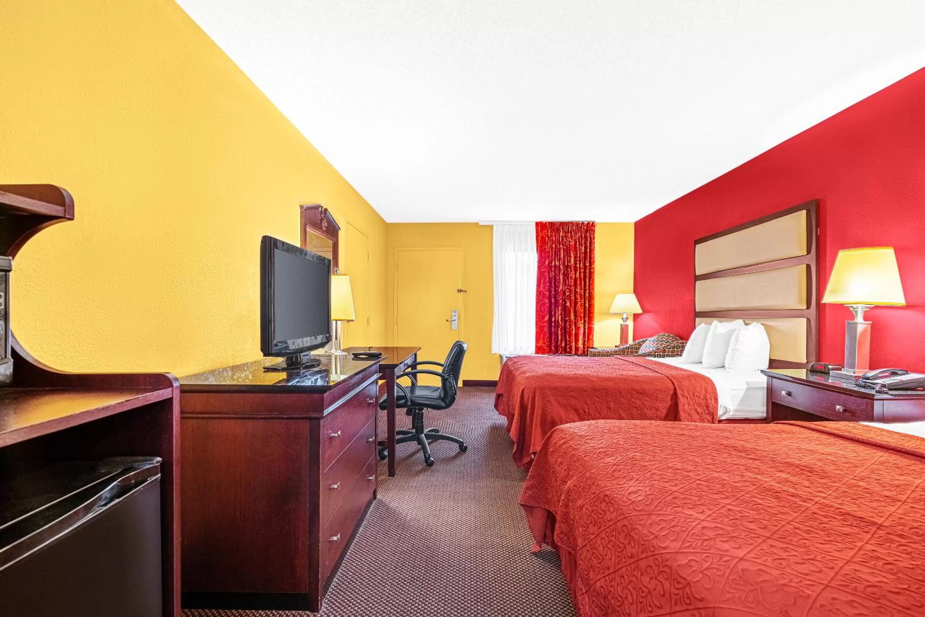 Photo of the whole room, Bed in America's Best Value Inn-Milledgeville