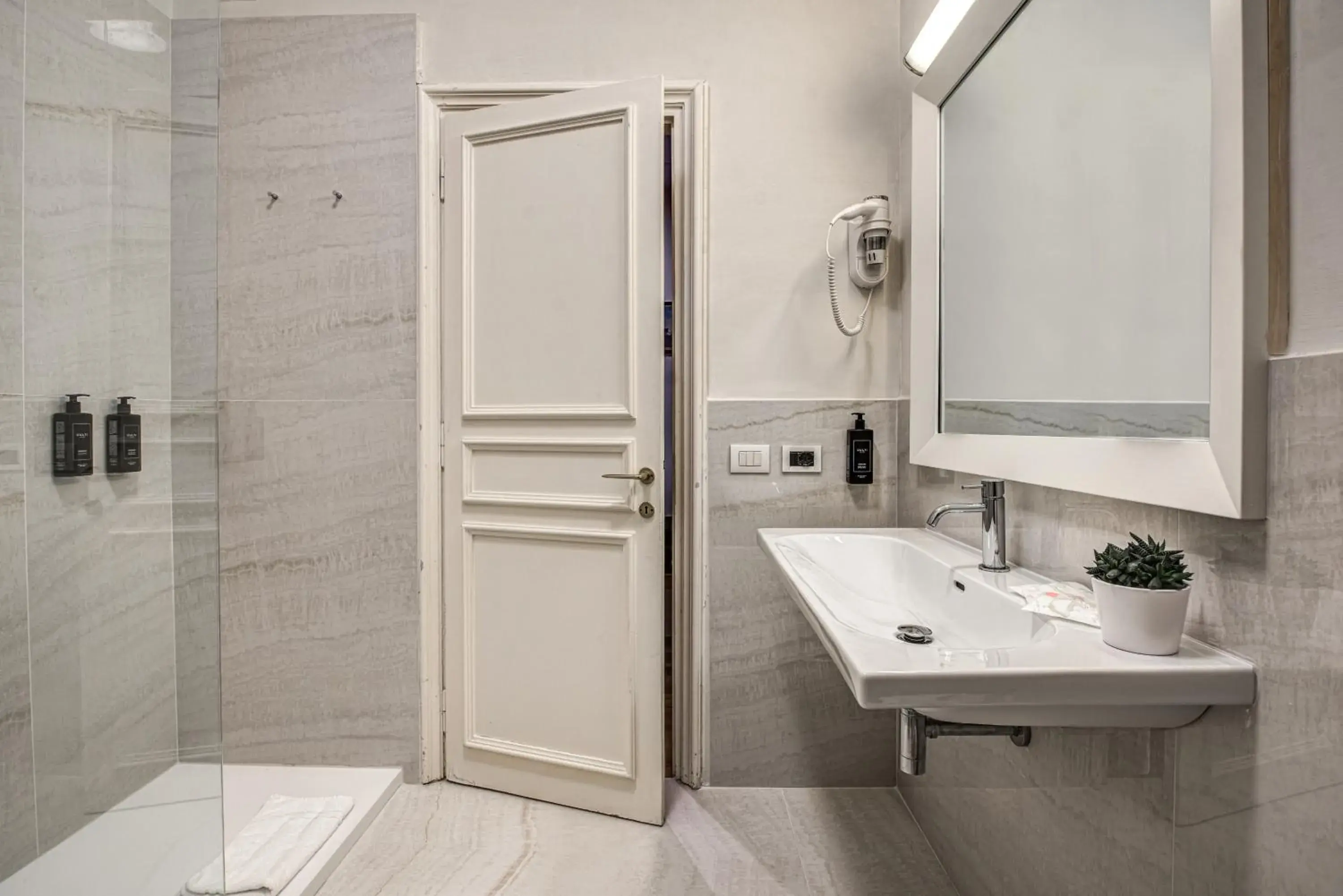 Shower, Bathroom in Majestic Palace