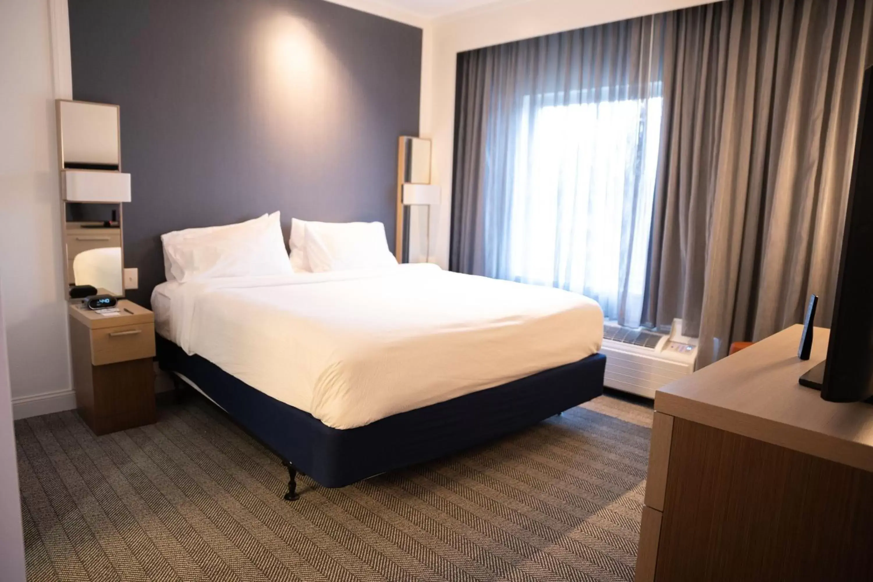 Photo of the whole room, Bed in Courtyard by Marriott Philadelphia Springfield