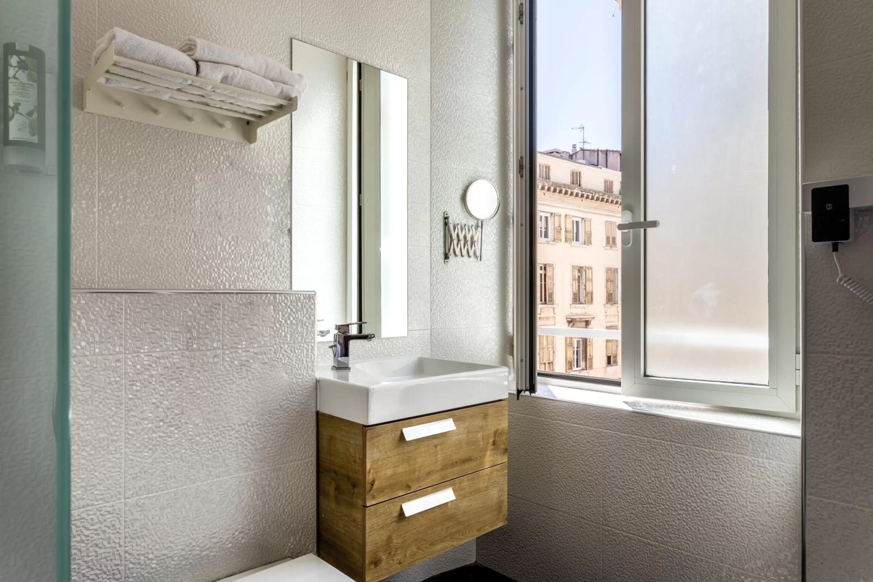 Bathroom in Hôtel Carré Vieux Port