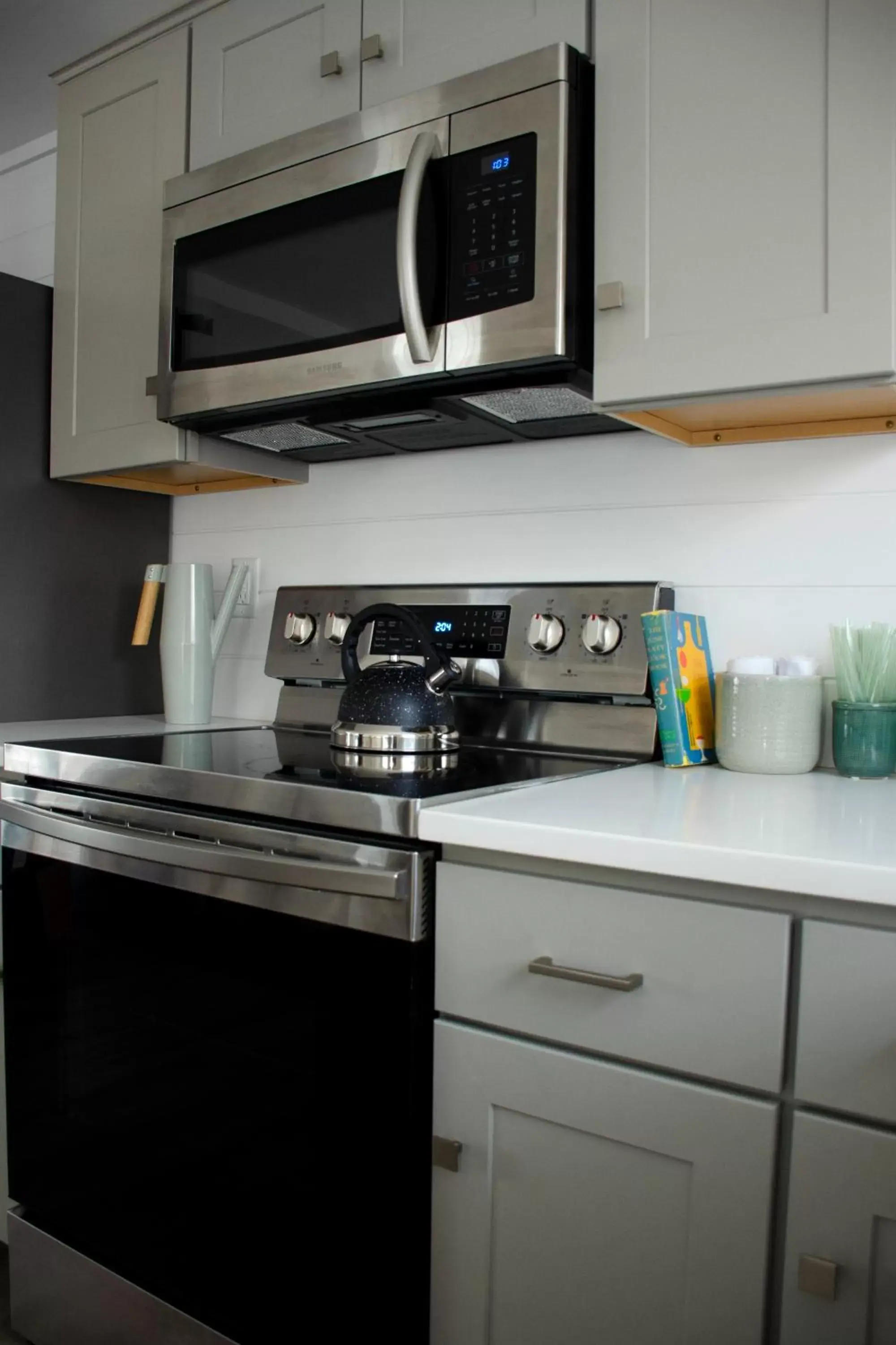 Dining area, Kitchen/Kitchenette in ViewPoint Hotel