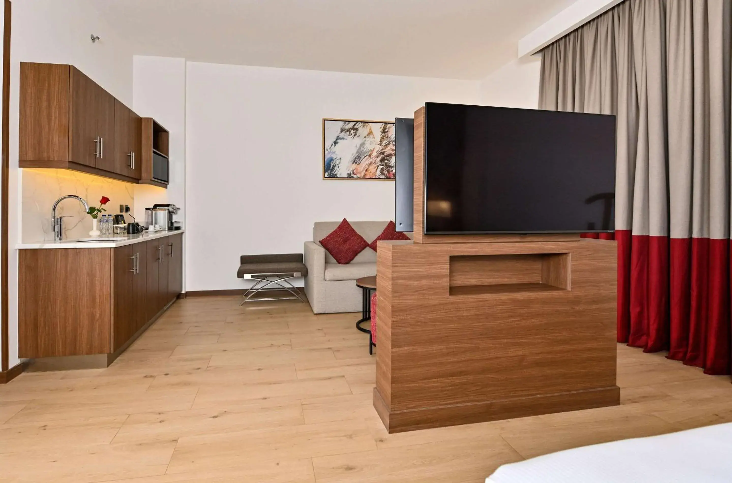 Bedroom, TV/Entertainment Center in Comfort Hotel Jeddah King Road